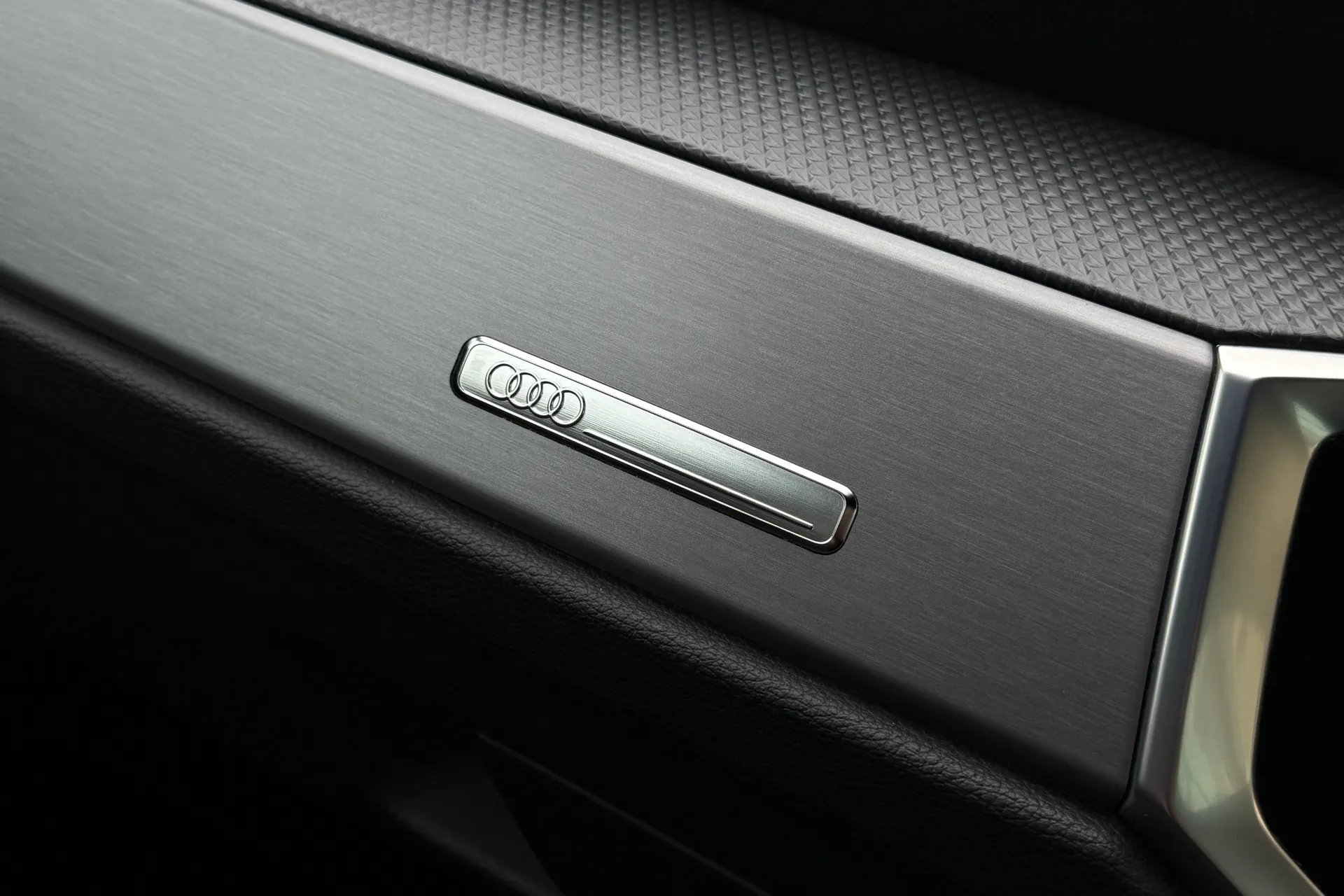 Audi Q3 thumbnail image number 25