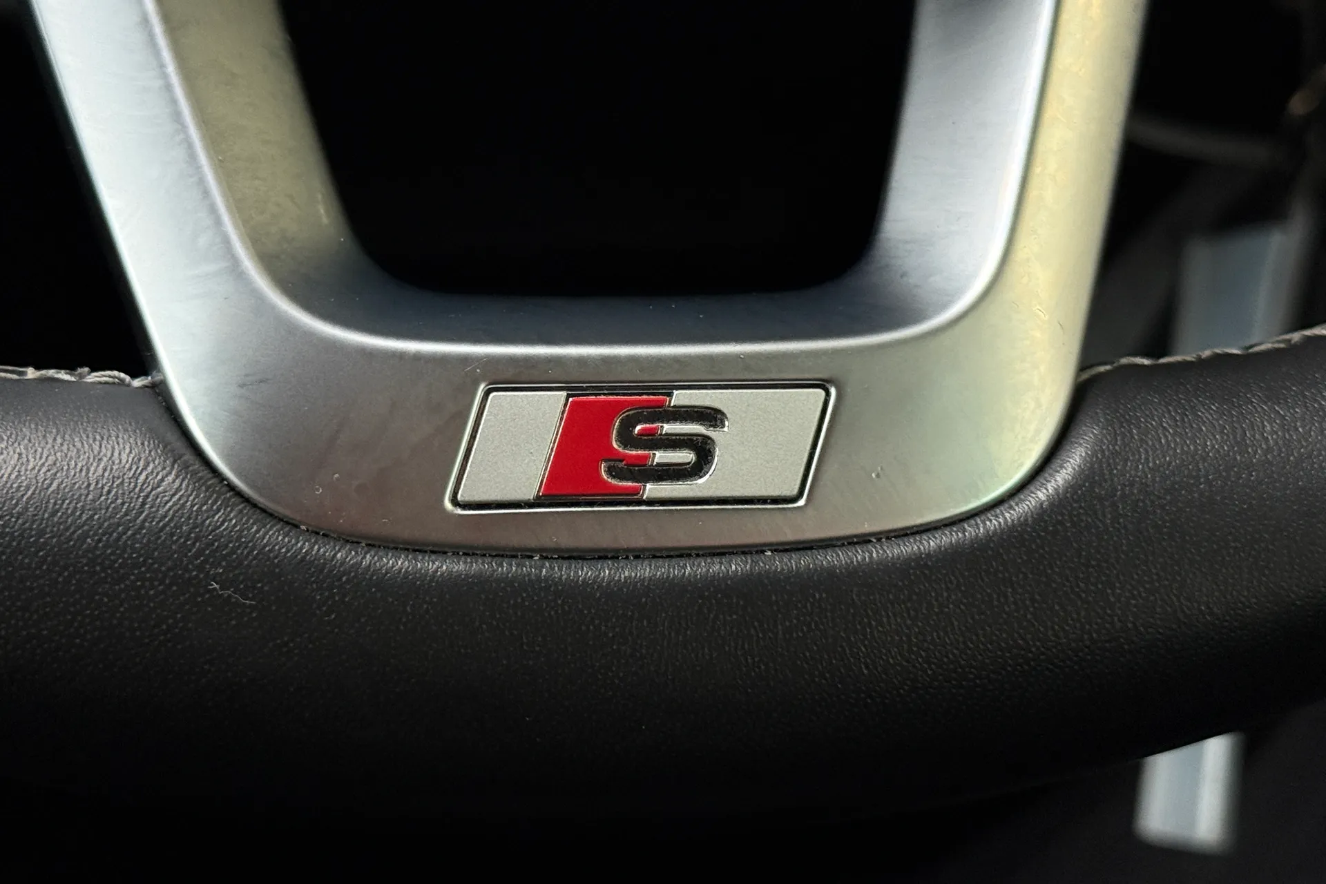 Audi Q3 thumbnail image number 14