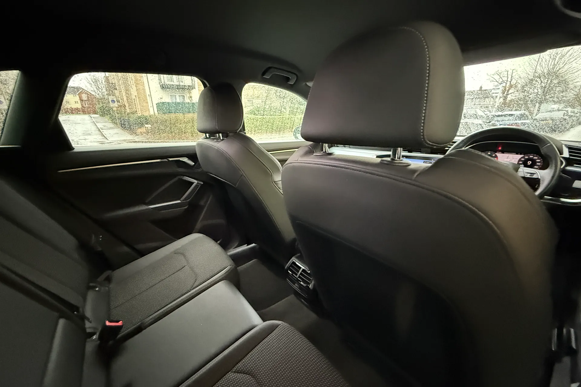 Audi Q3 thumbnail image number 35