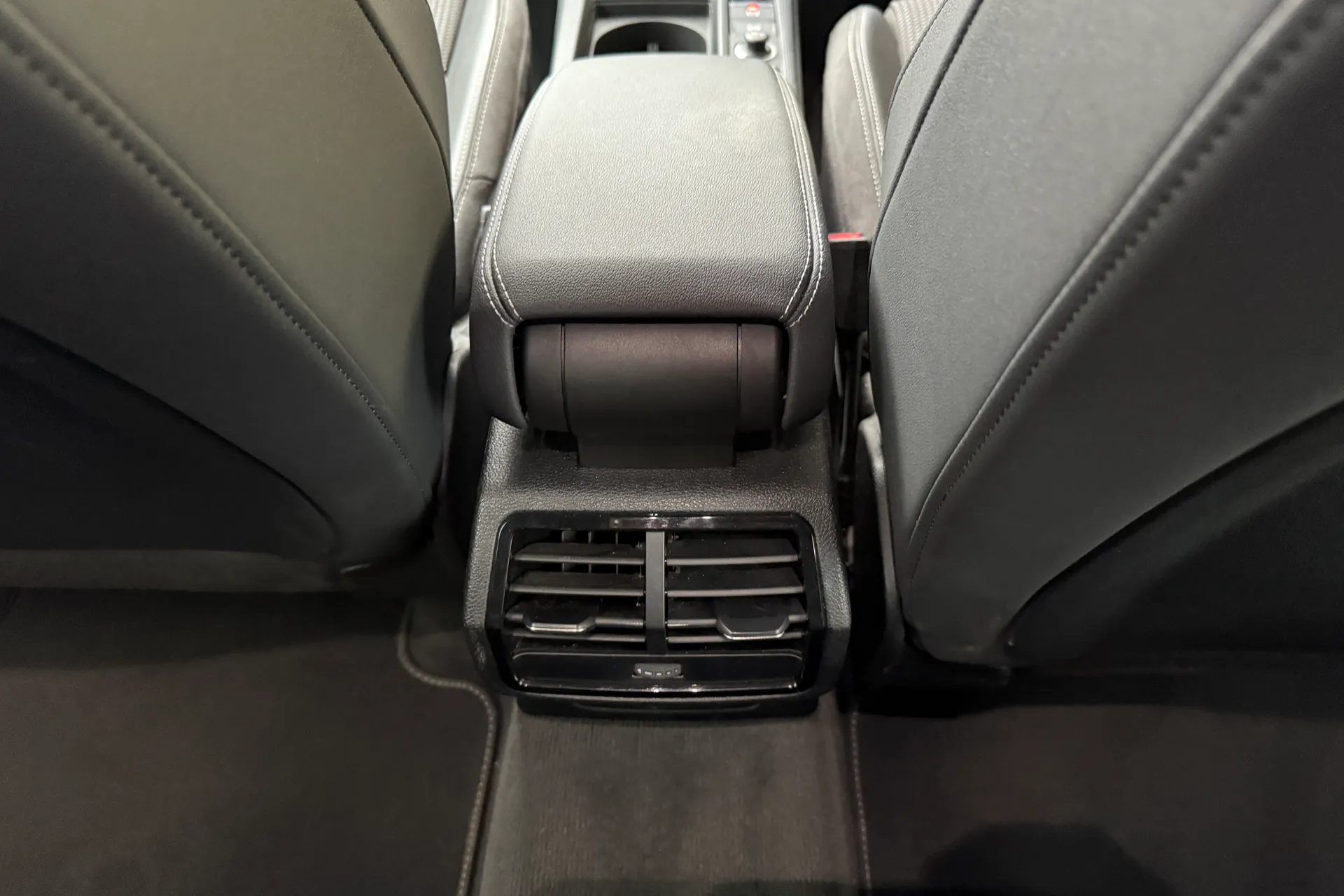 Audi Q3 thumbnail image number 36