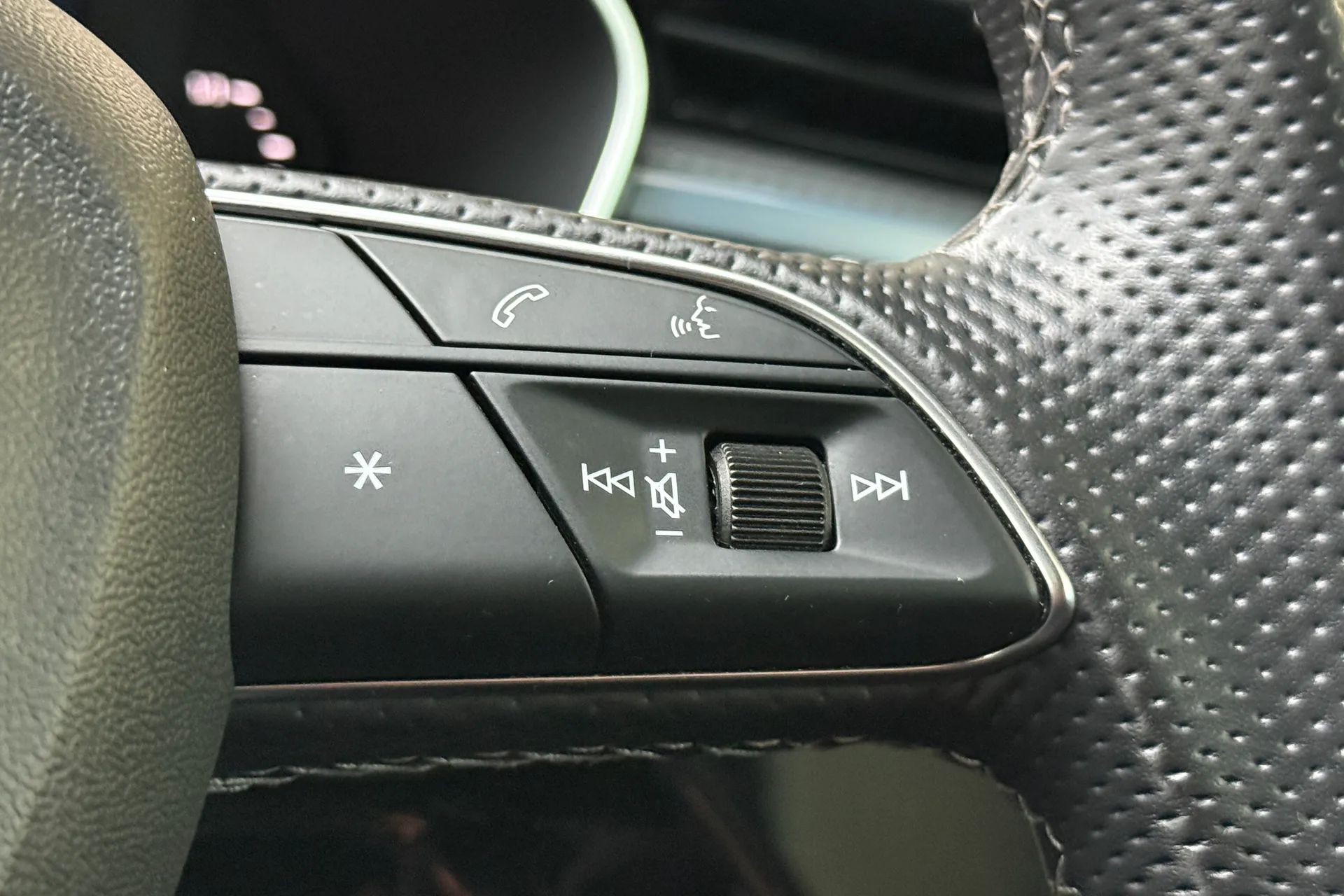 Audi Q3 thumbnail image number 12