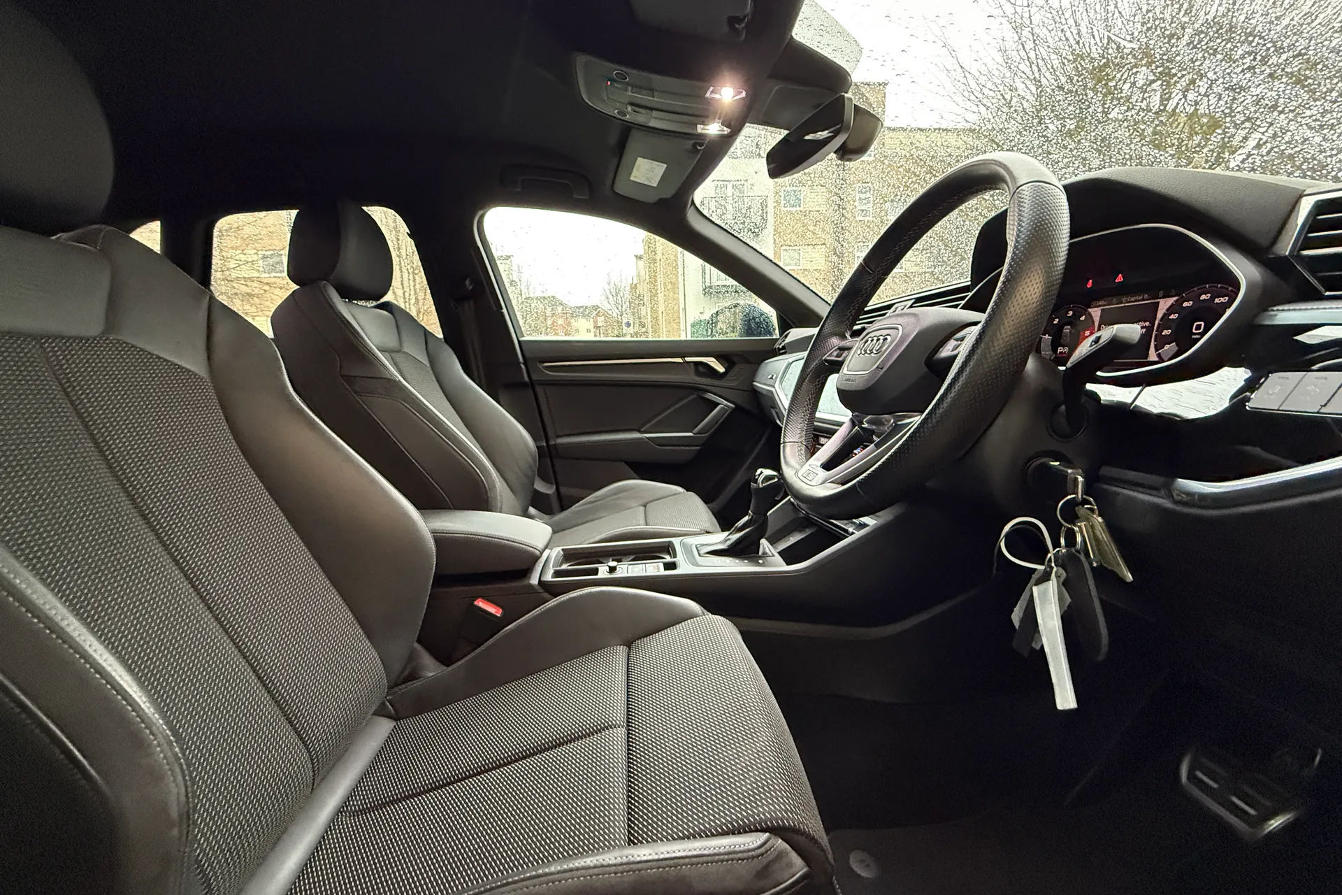 Audi Q3 thumbnail image number 32