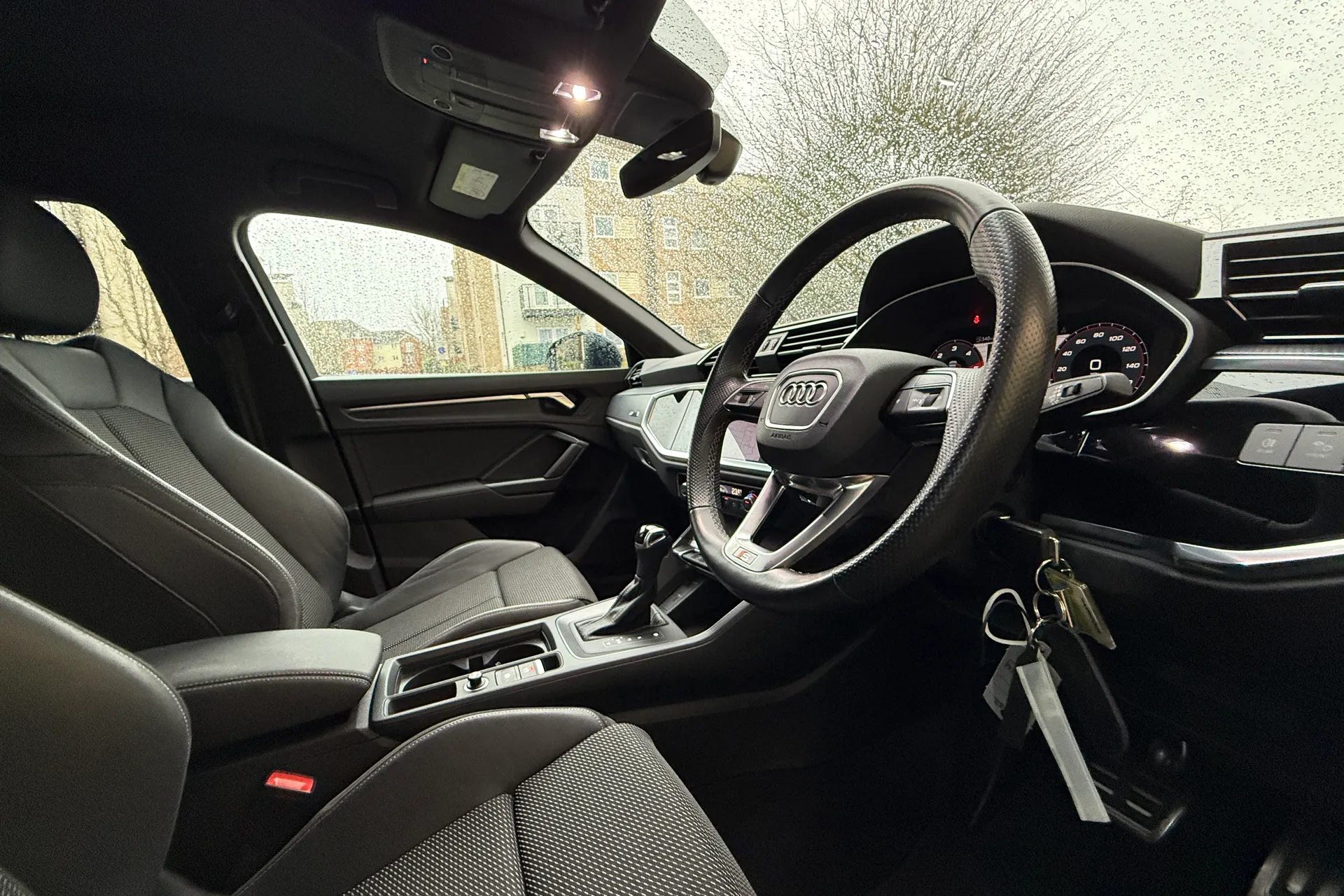 Audi Q3 thumbnail image number 9