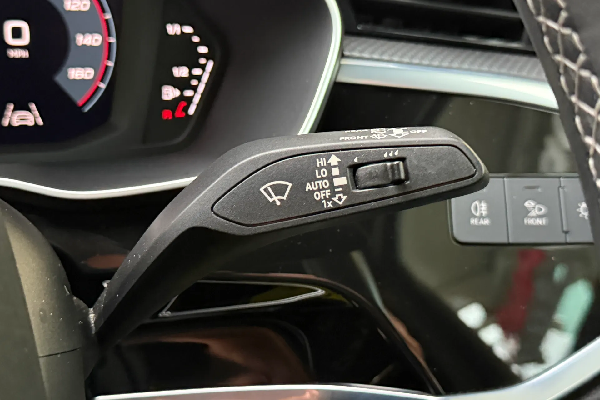 Audi Q3 thumbnail image number 16