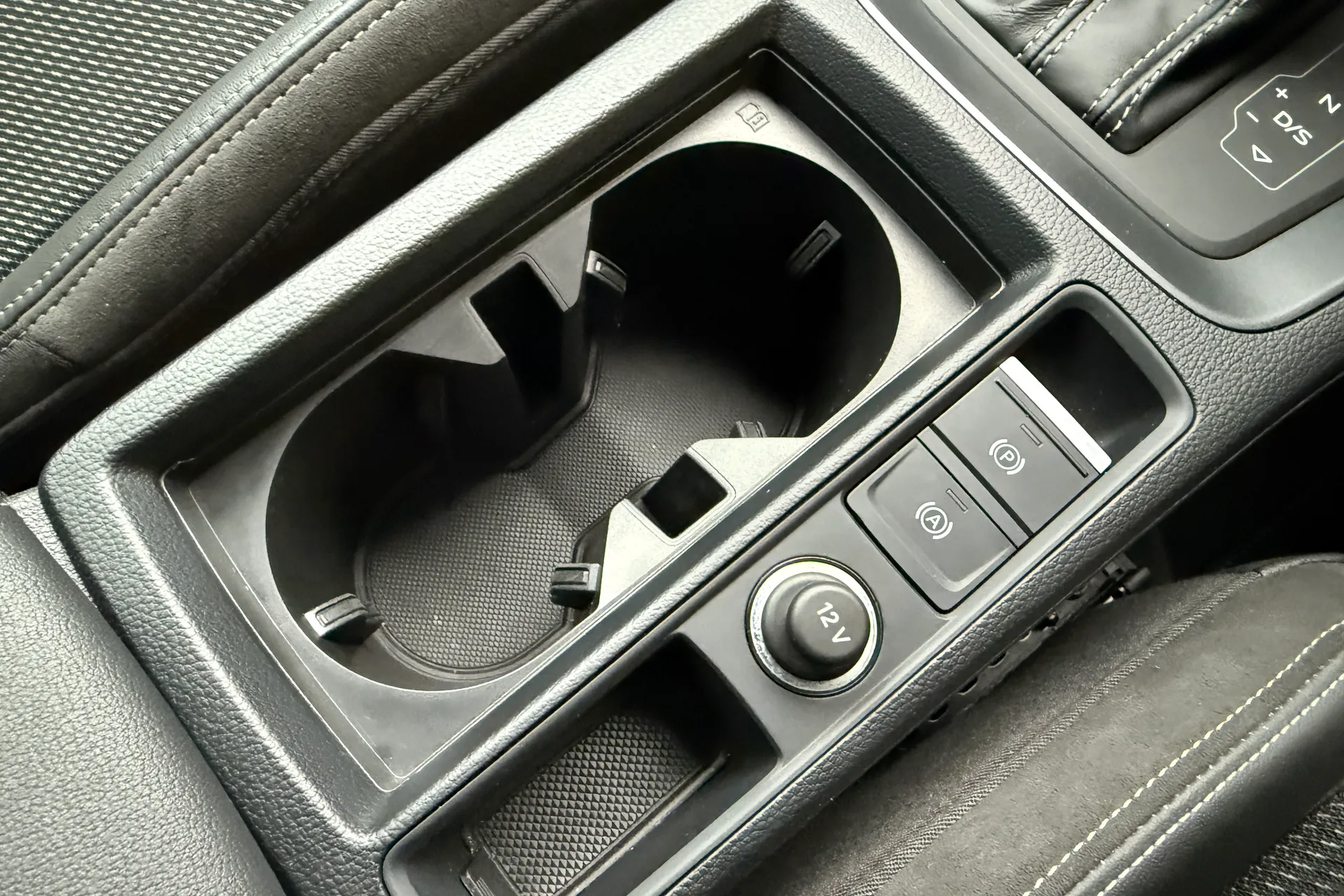 Audi Q3 thumbnail image number 23