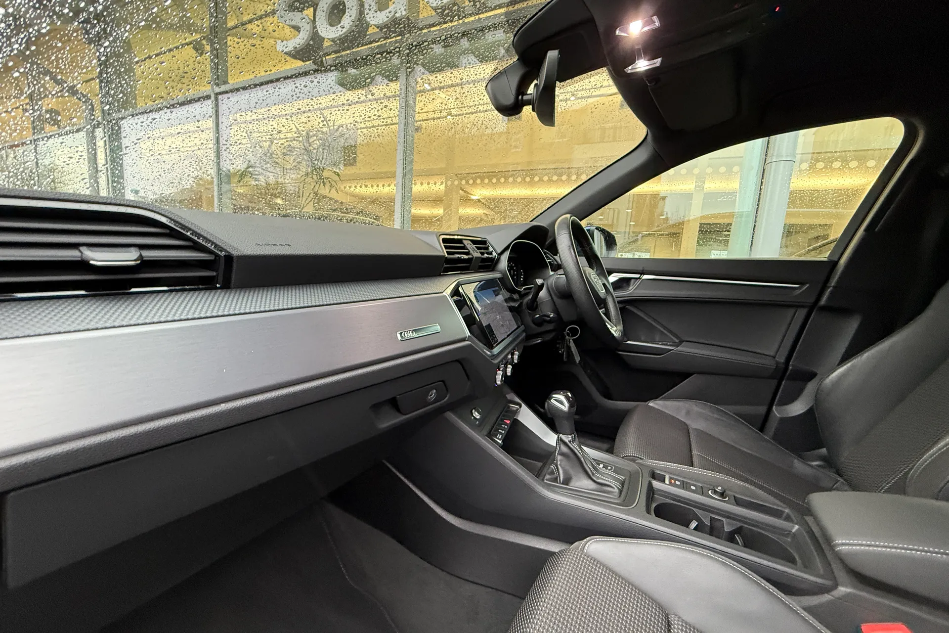 Audi Q3 thumbnail image number 6