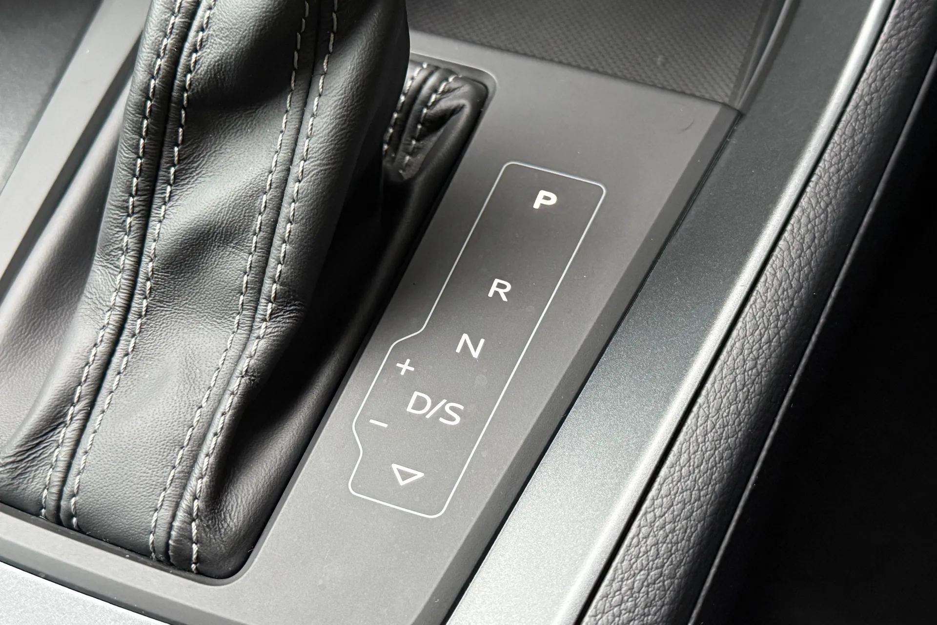 Audi Q3 thumbnail image number 21