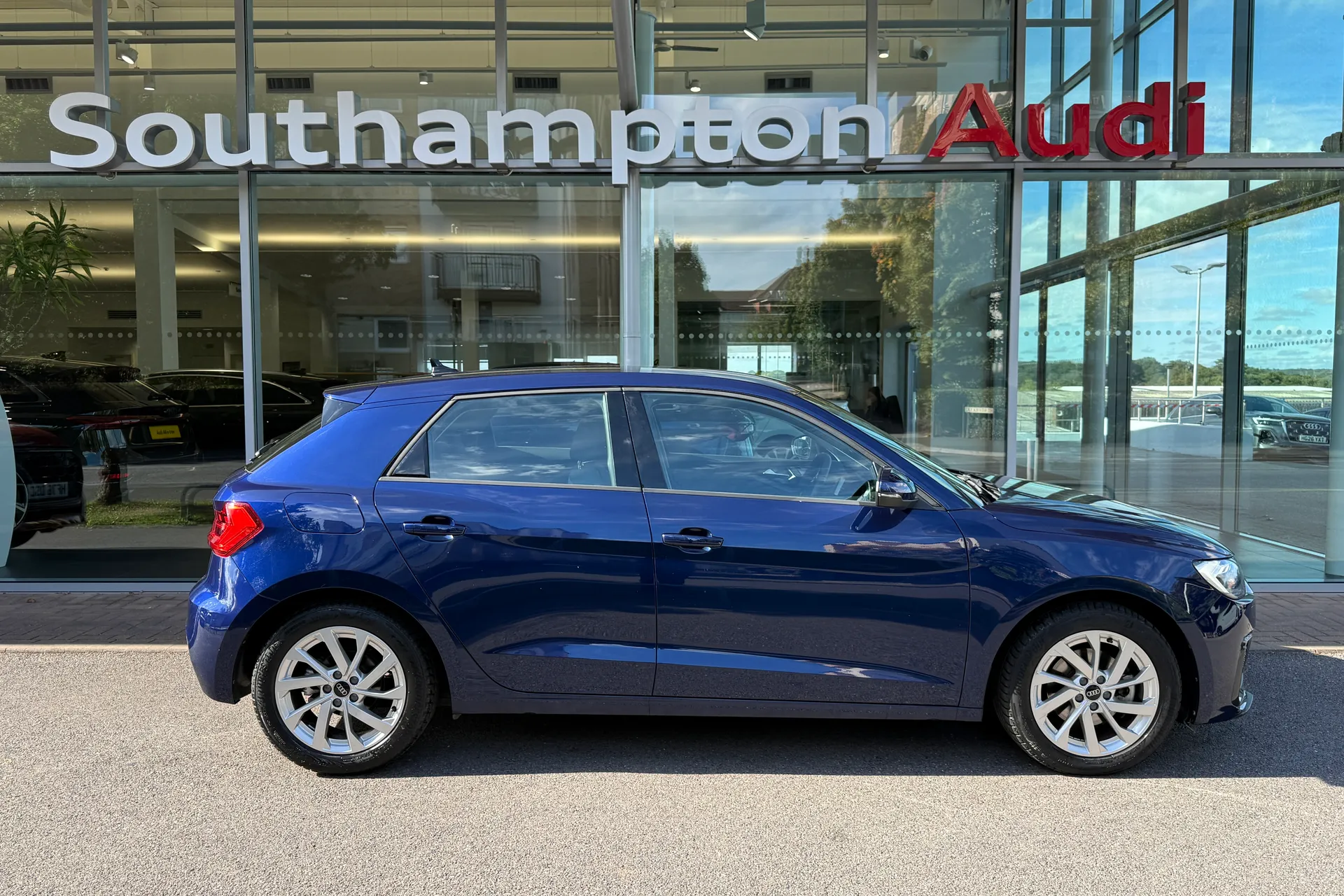 Audi A1 thumbnail image number 2
