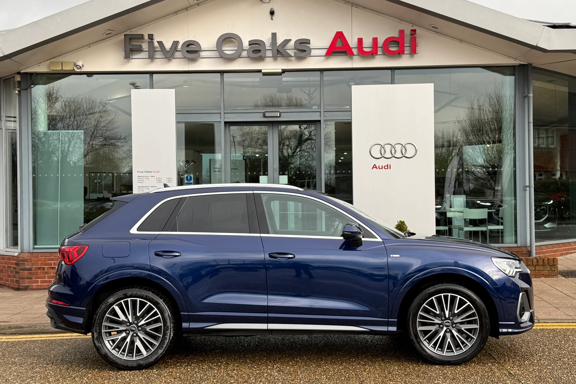 Audi Q3 thumbnail image number 2