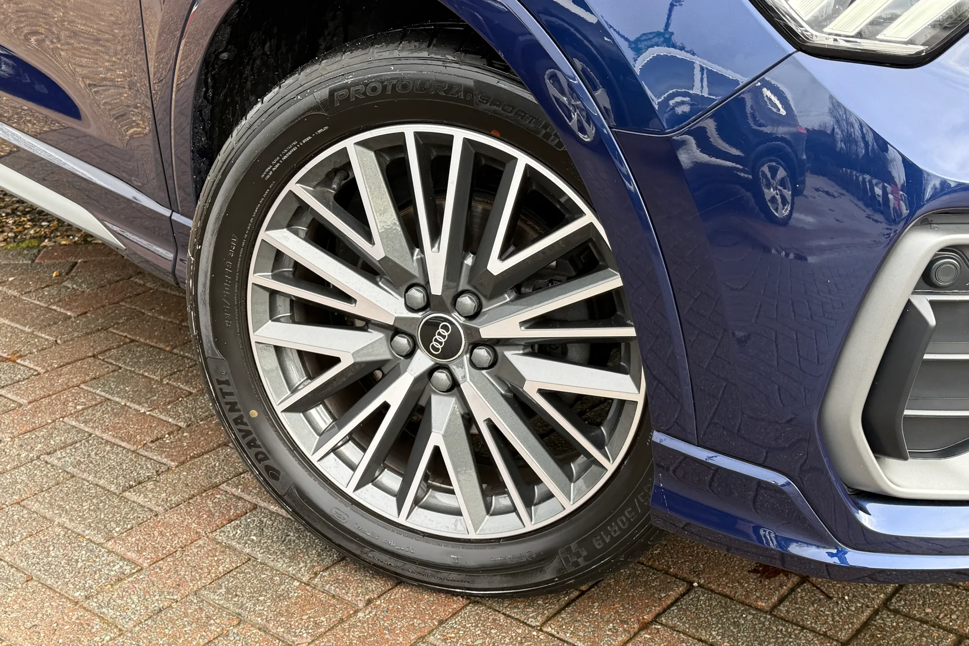 Audi Q3 thumbnail image number 6