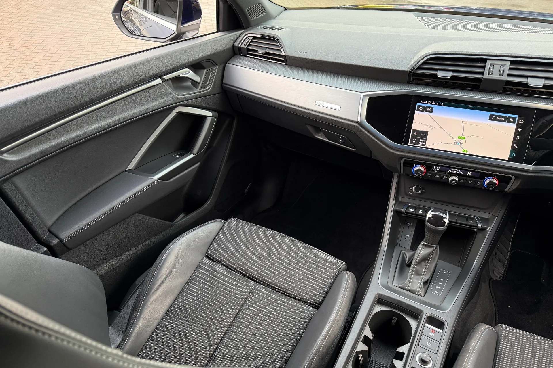 Audi Q3 thumbnail image number 36