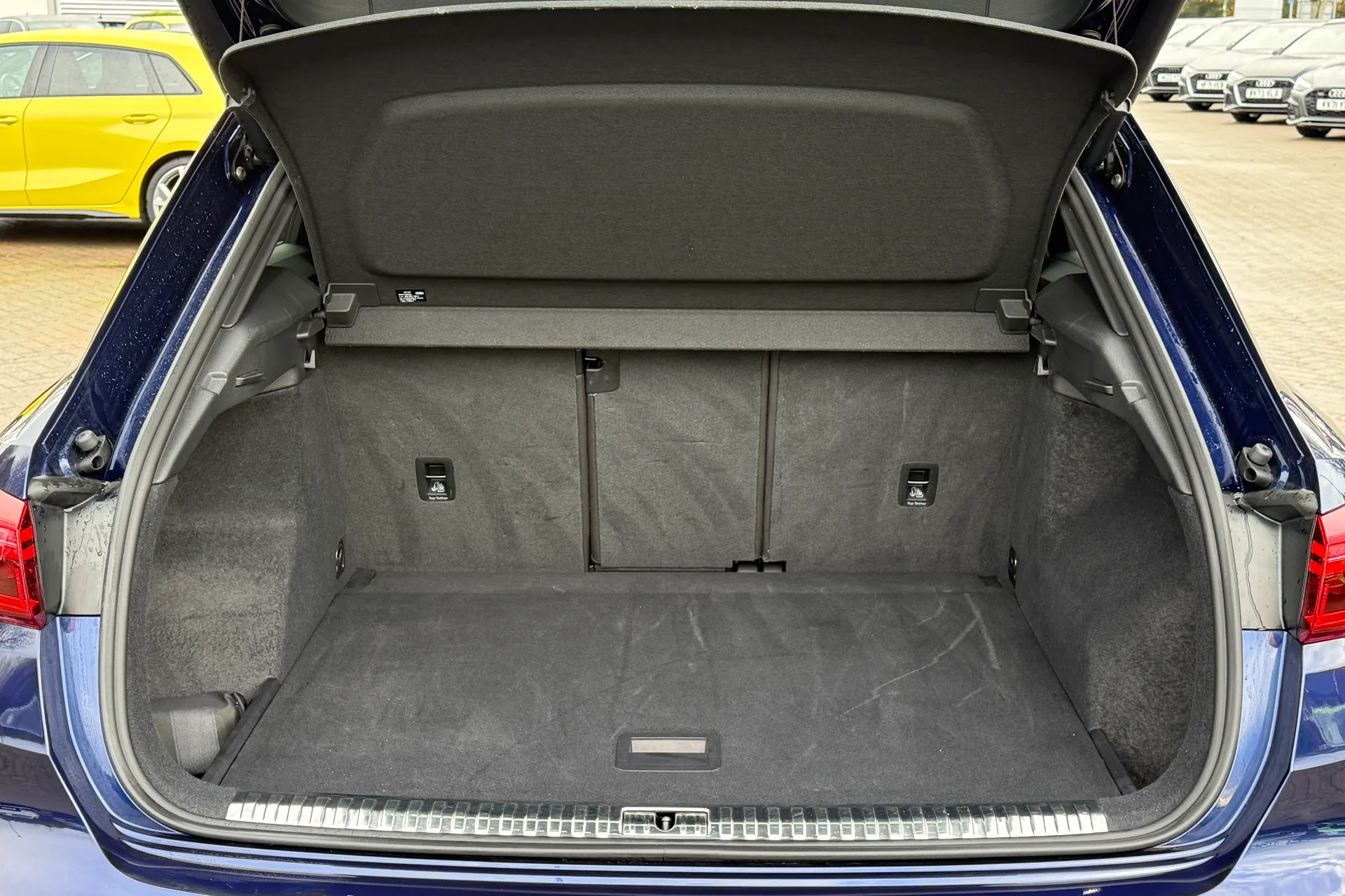 Audi Q3 thumbnail image number 31