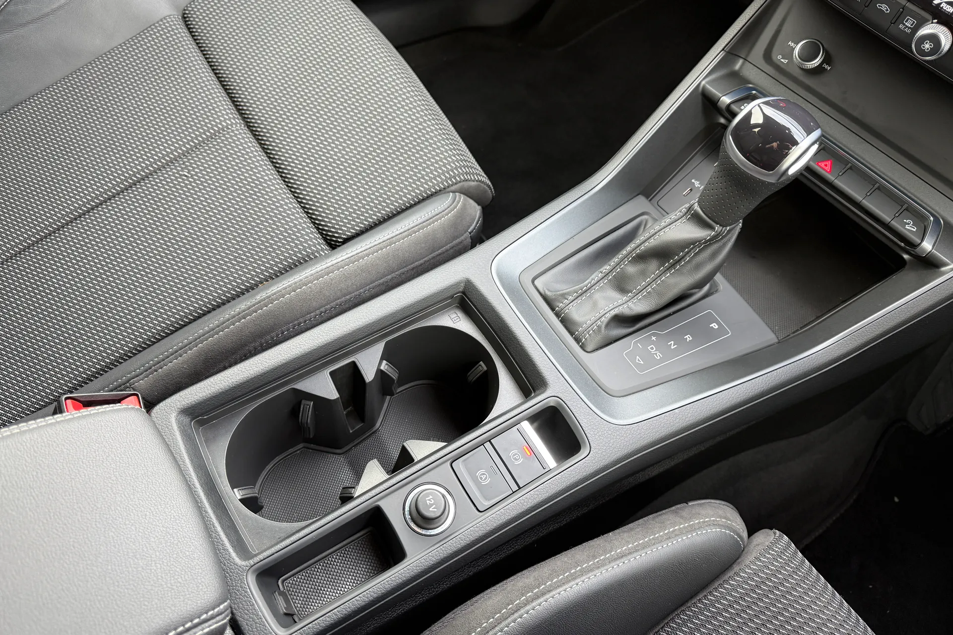 Audi Q3 thumbnail image number 37