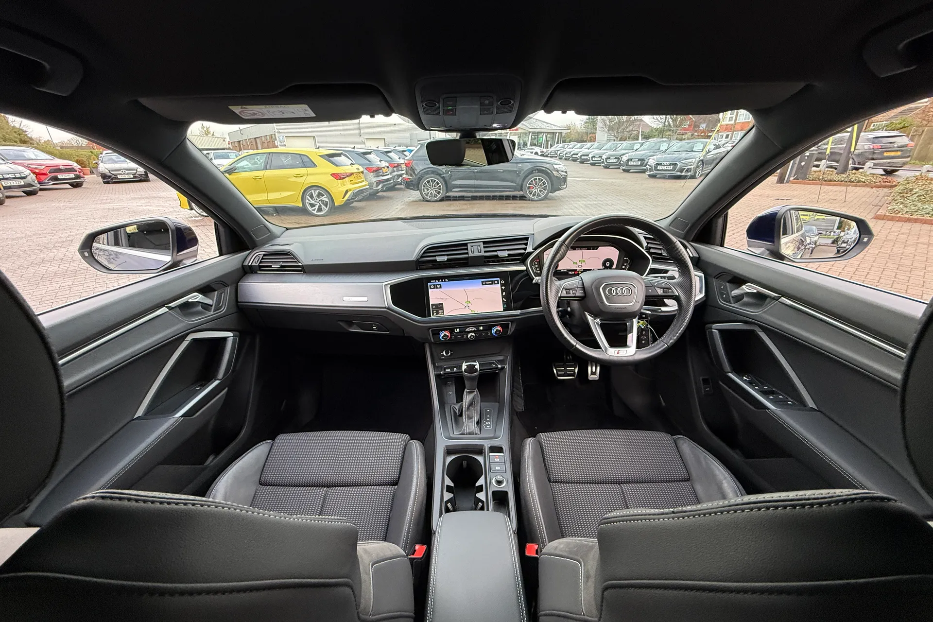 Audi Q3 thumbnail image number 3