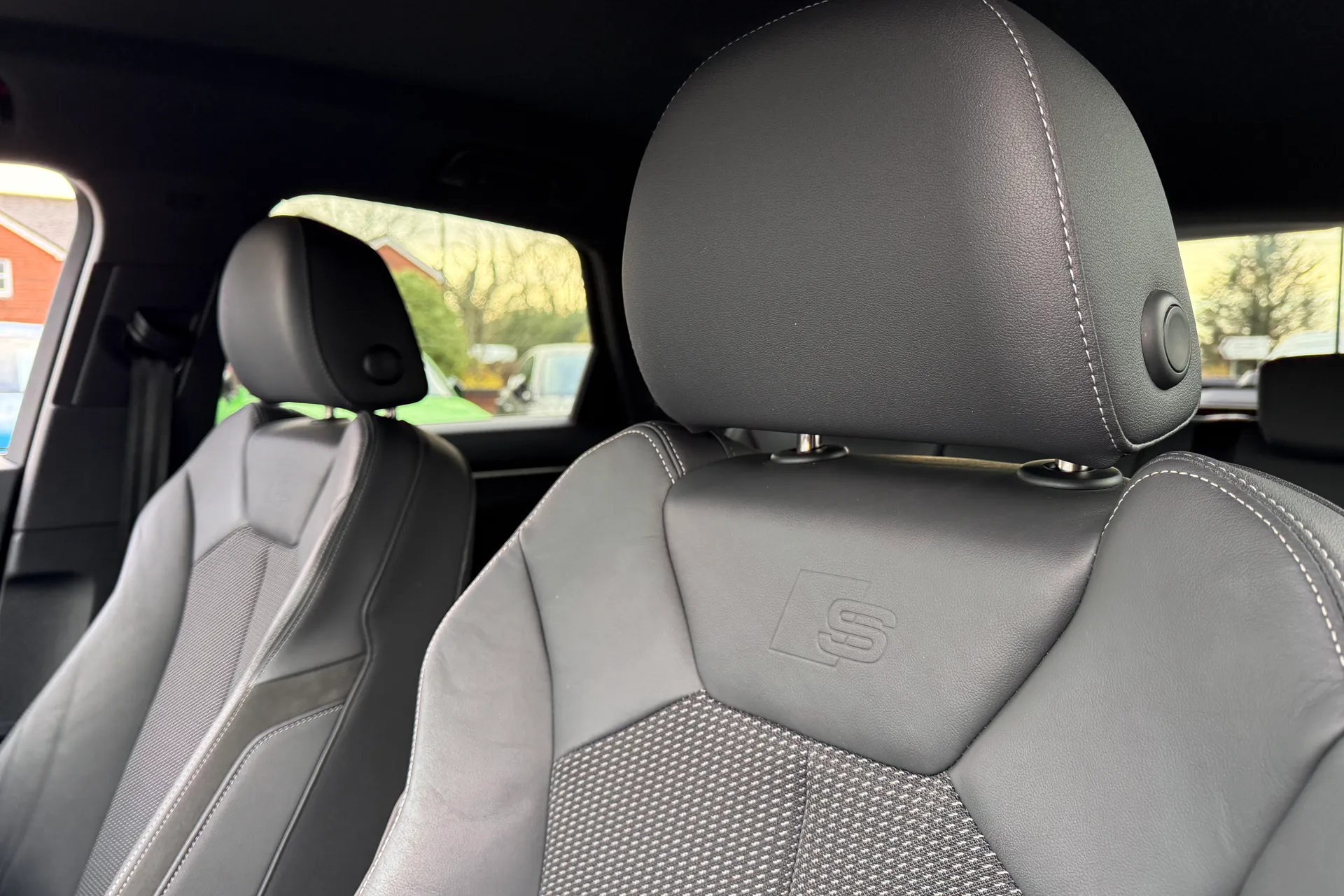 Audi Q3 thumbnail image number 27