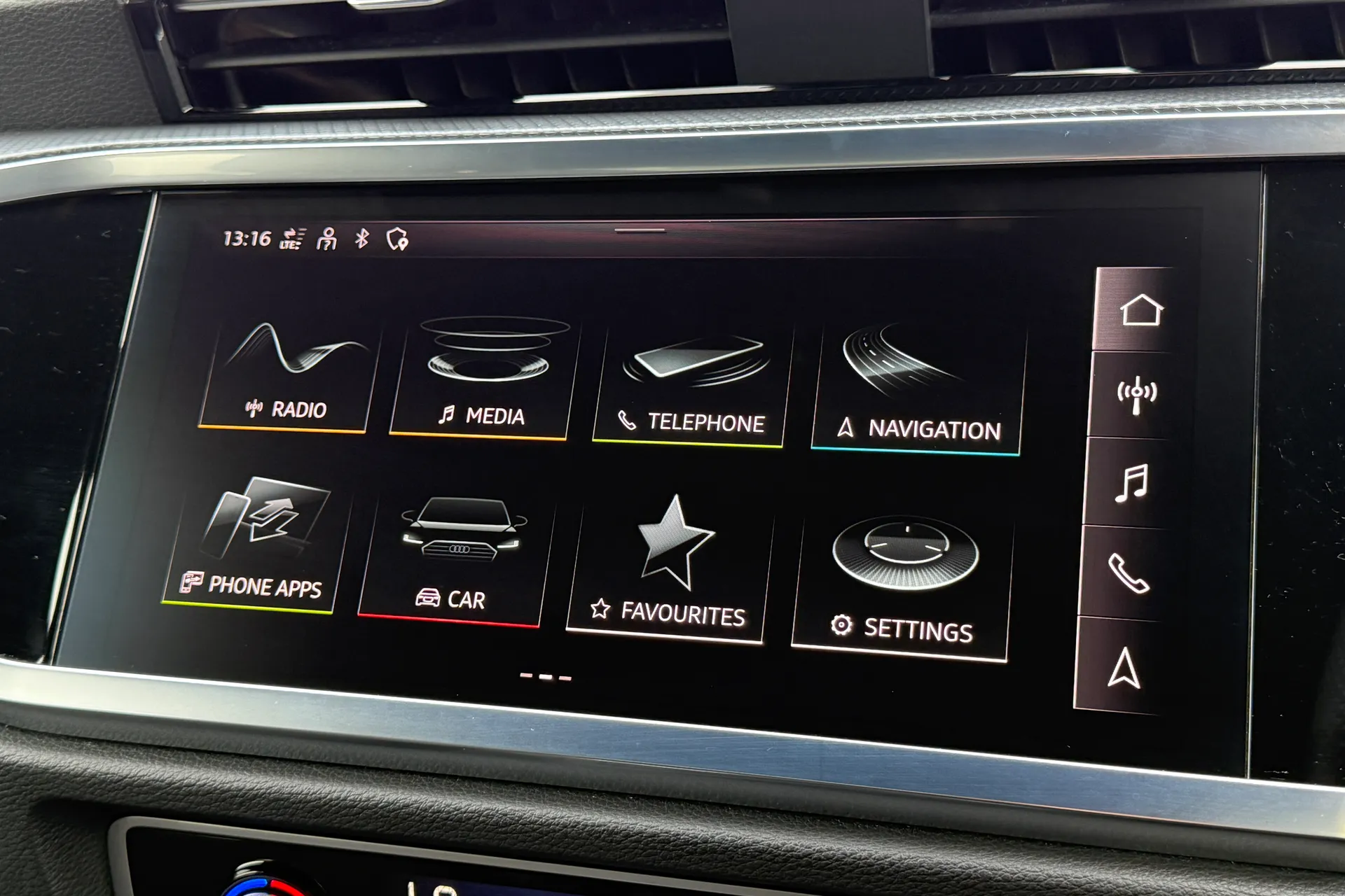 Audi Q3 thumbnail image number 10