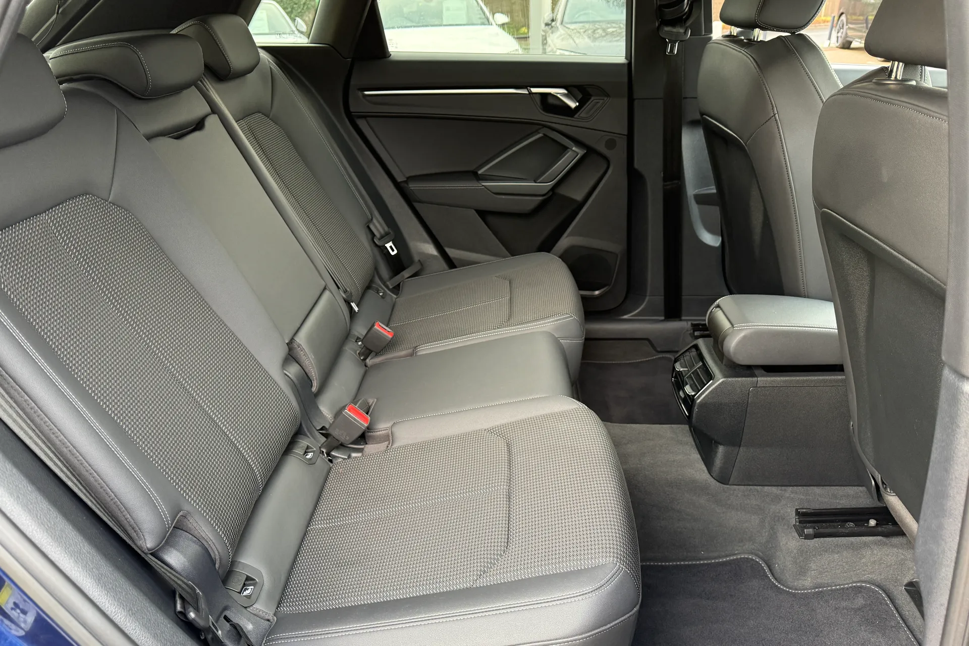 Audi Q3 thumbnail image number 42