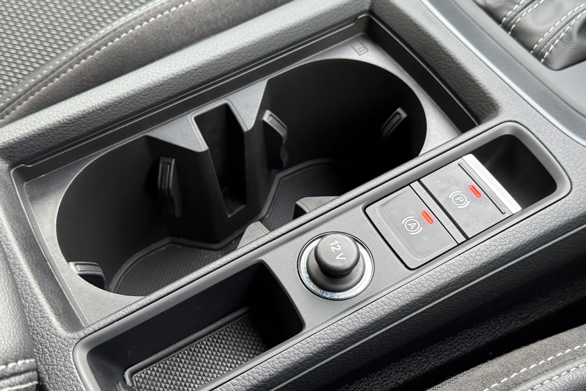 Audi Q3 thumbnail image number 38