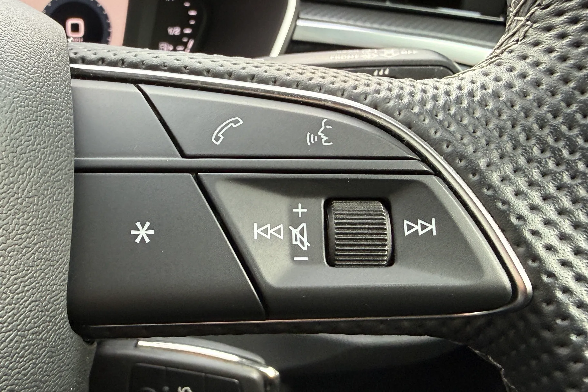 Audi Q3 thumbnail image number 18