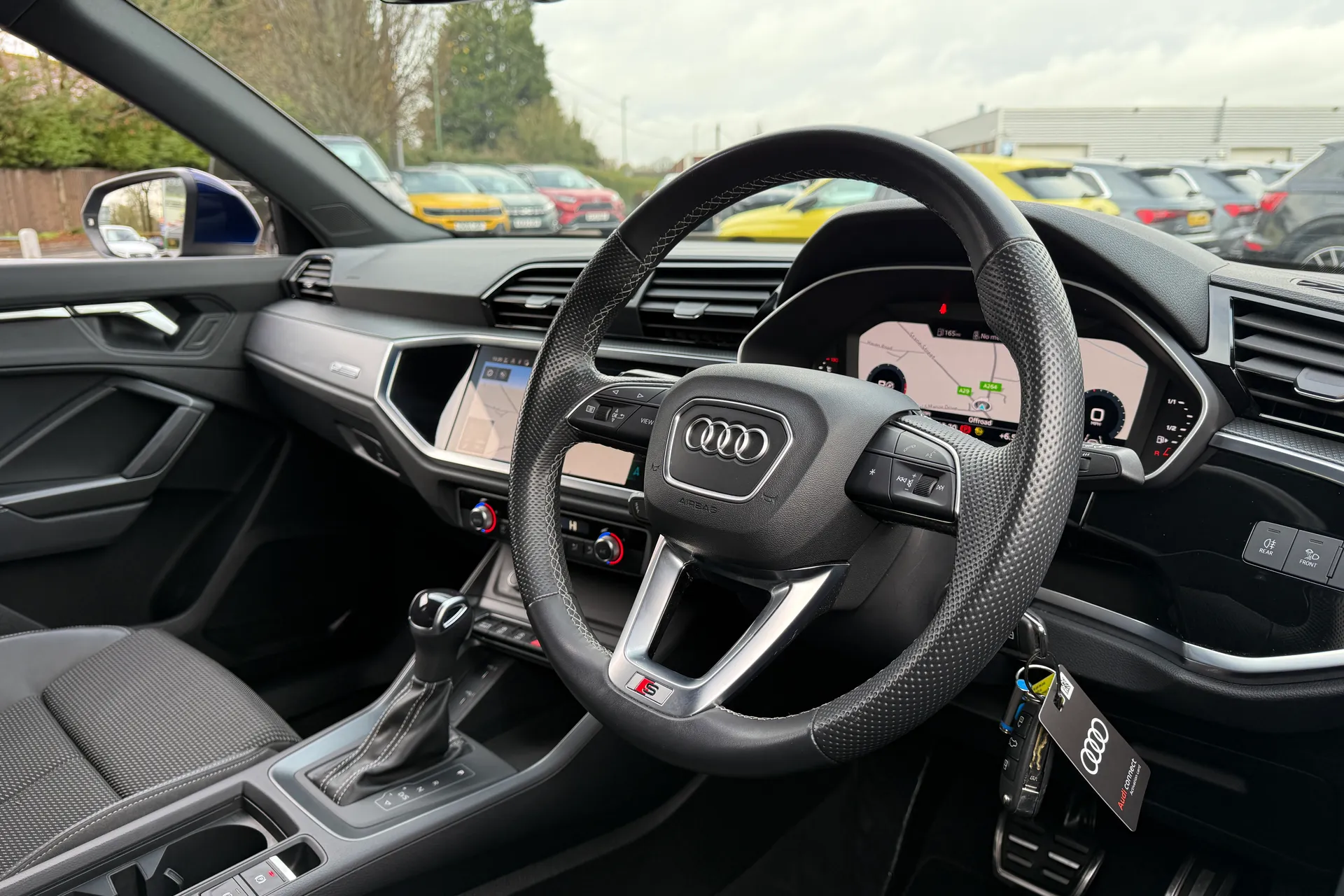 Audi Q3 thumbnail image number 24