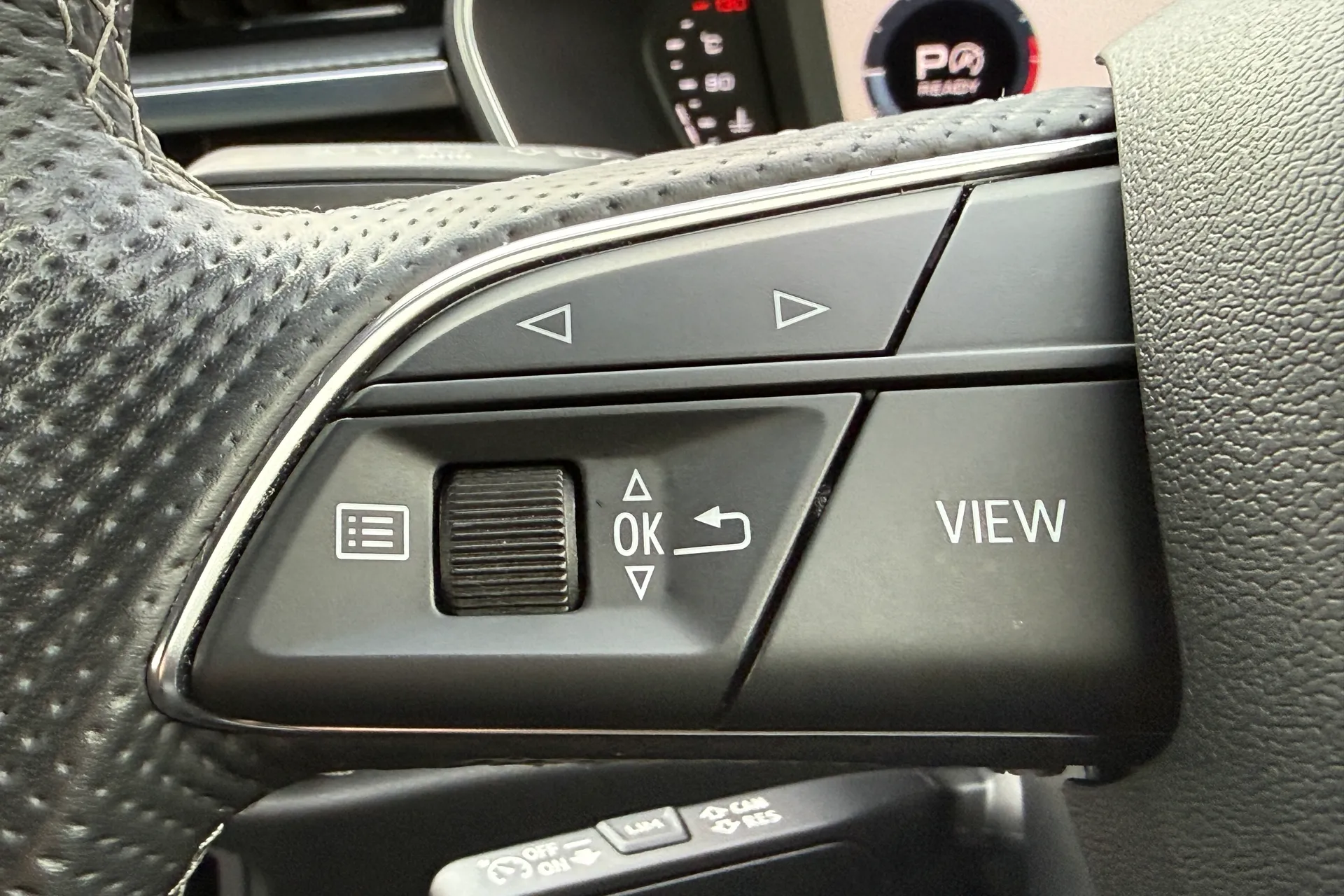 Audi Q3 thumbnail image number 17