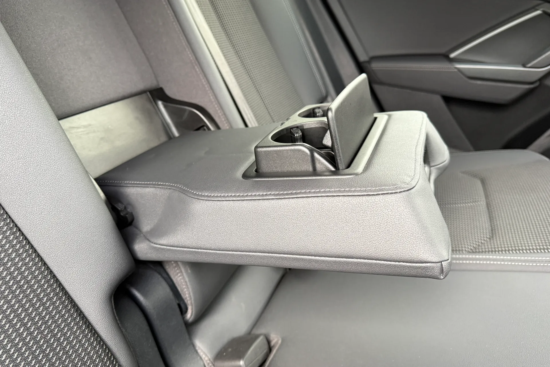 Audi Q3 thumbnail image number 43