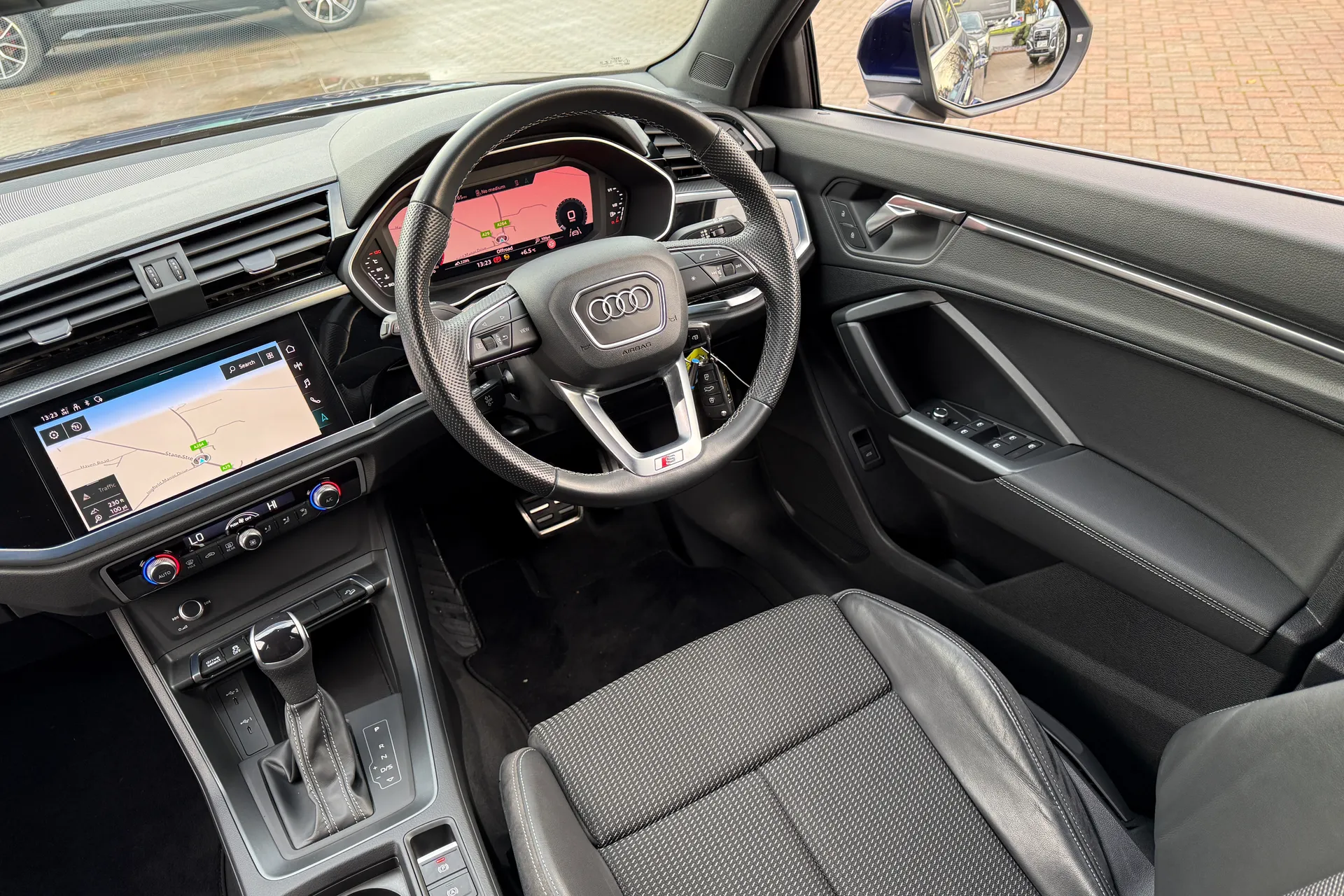 Audi Q3 thumbnail image number 39