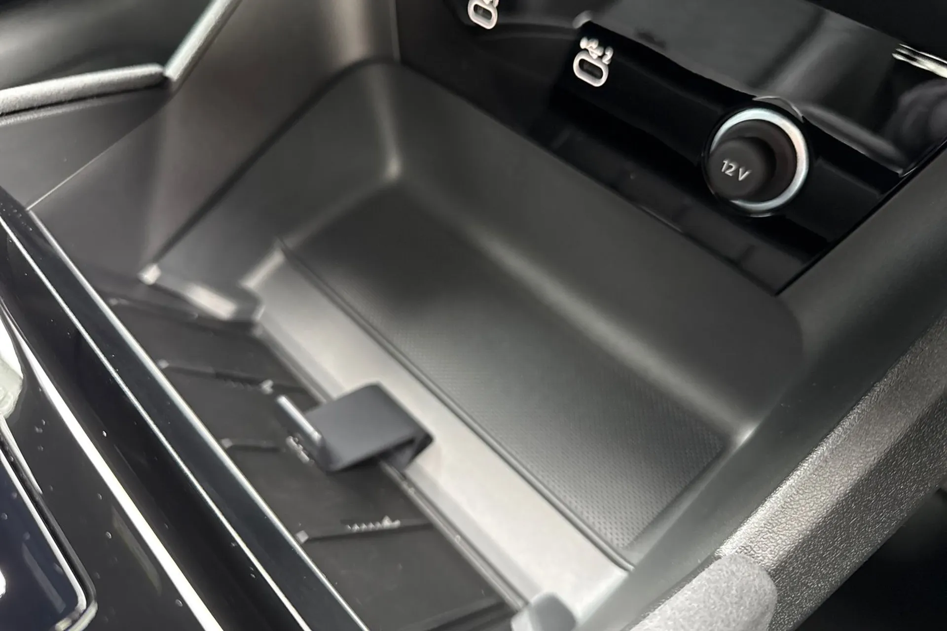 Audi A6 e-tron Avant thumbnail image number 24