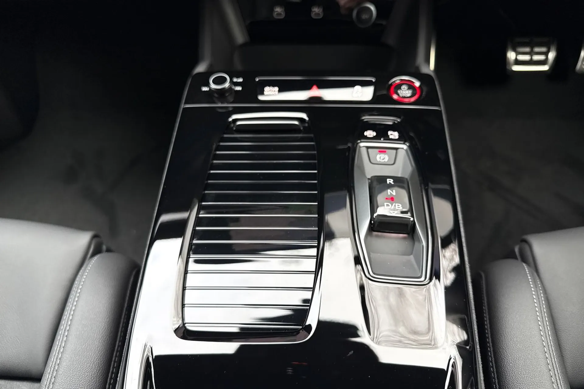 Audi A6 e-tron Avant thumbnail image number 30