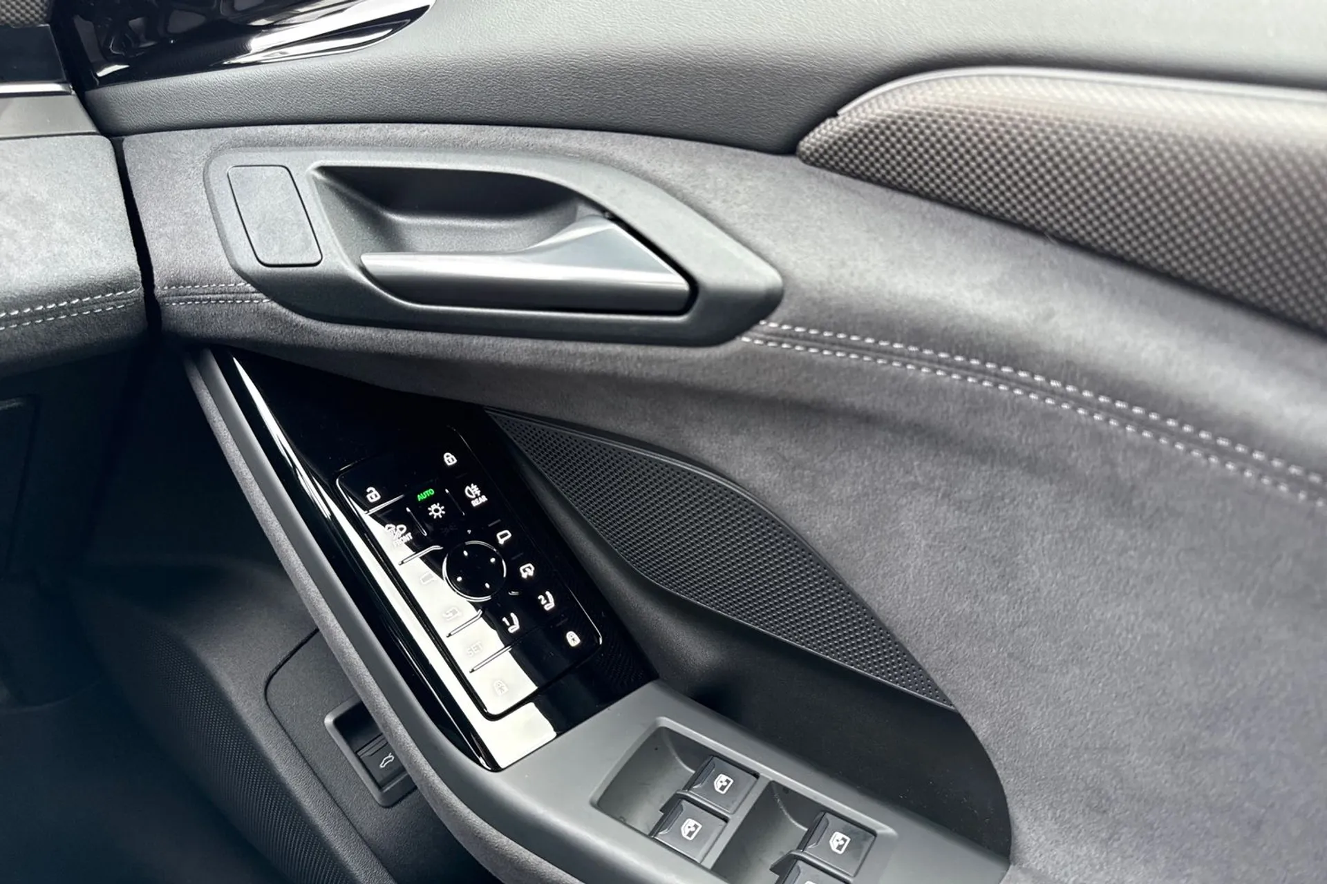 Audi A6 e-tron Avant thumbnail image number 36