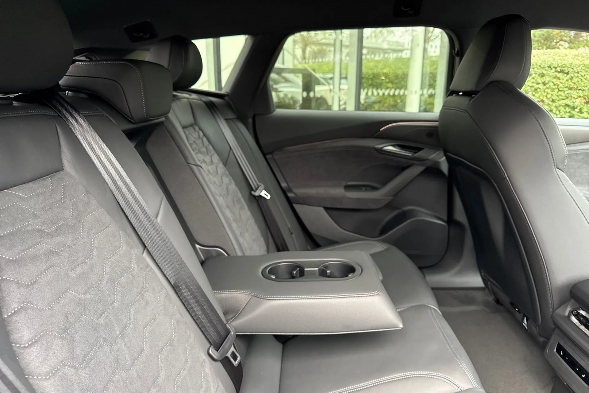 Audi A6 e-tron Avant thumbnail image number 42