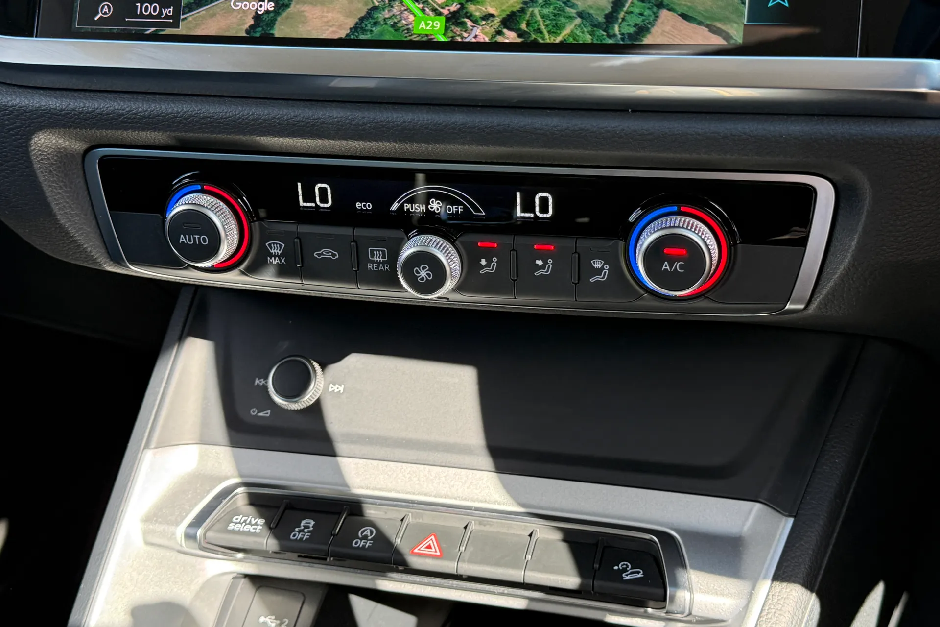 Audi Q3 thumbnail image number 15