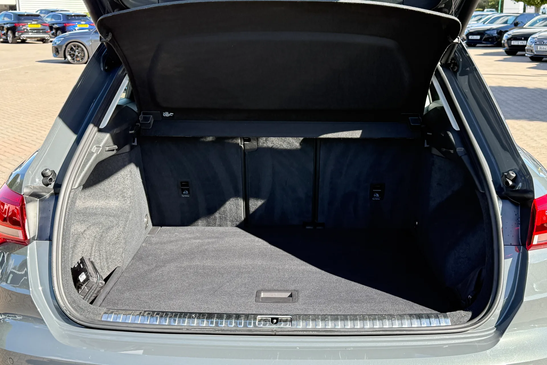 Audi Q3 thumbnail image number 35