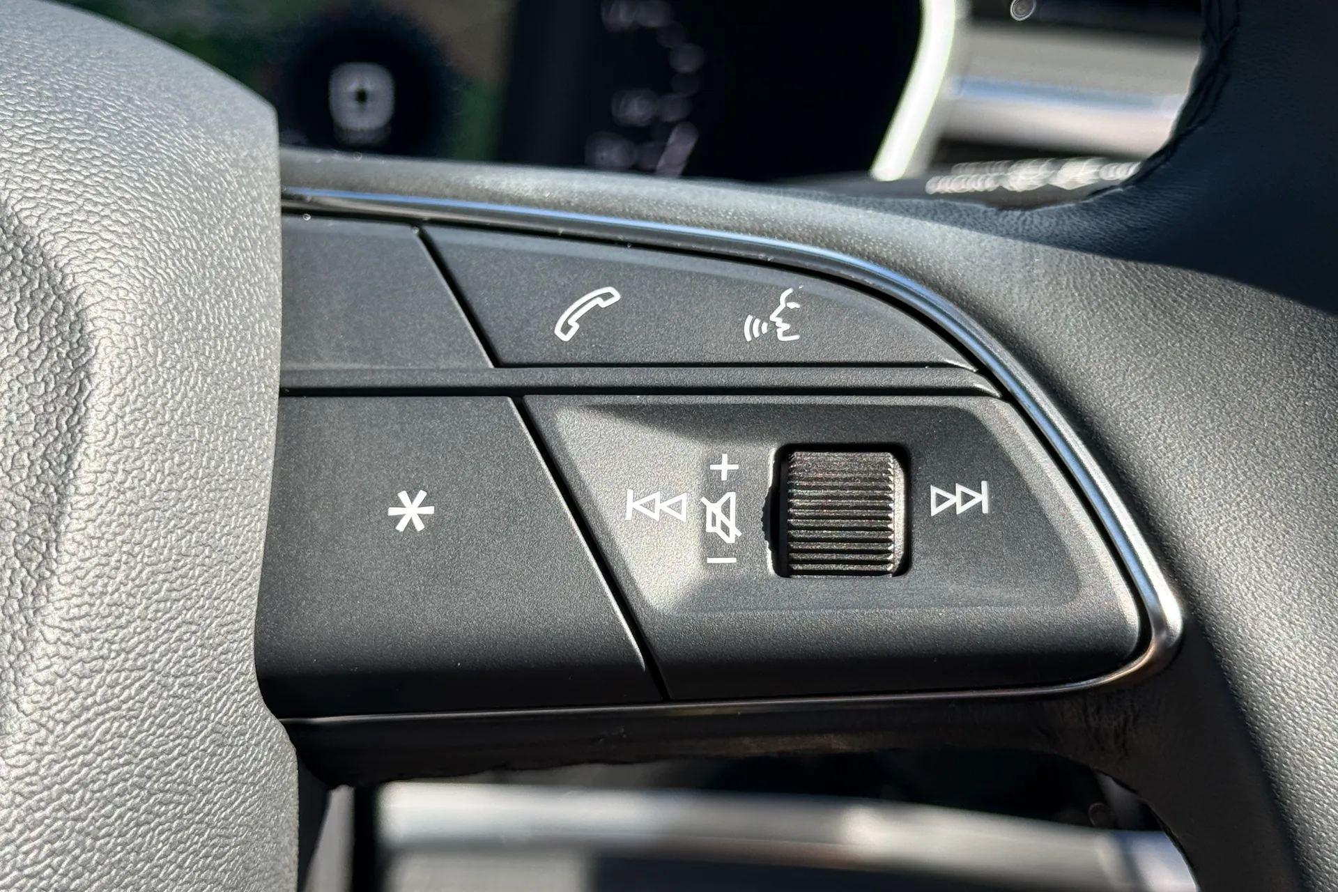 Audi Q3 thumbnail image number 22