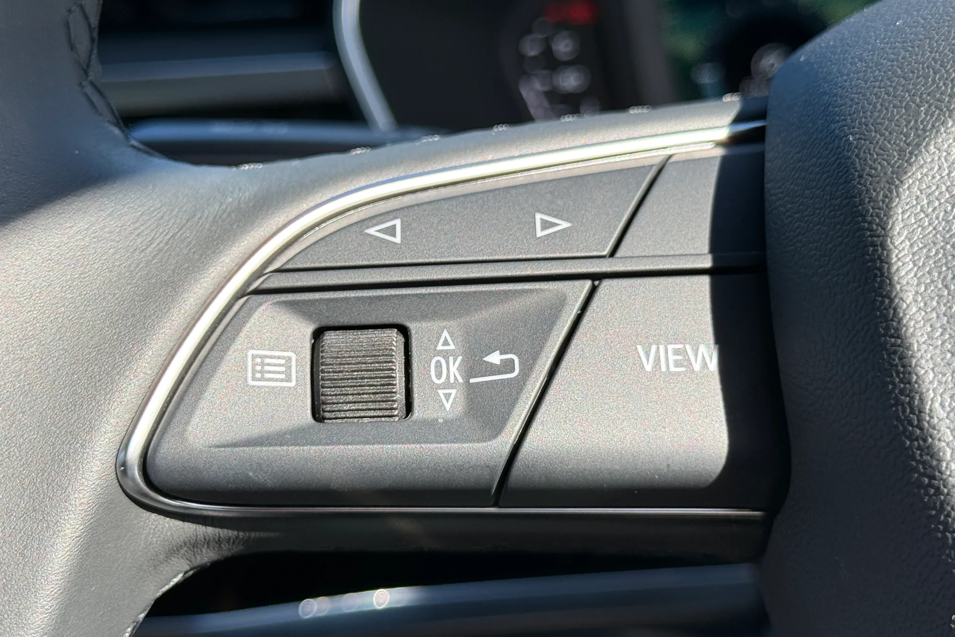 Audi Q3 thumbnail image number 21