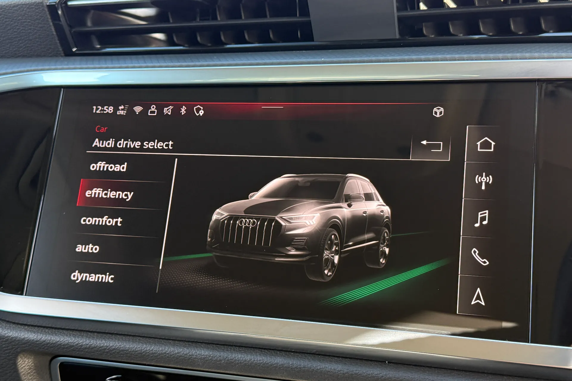 Audi Q3 thumbnail image number 11