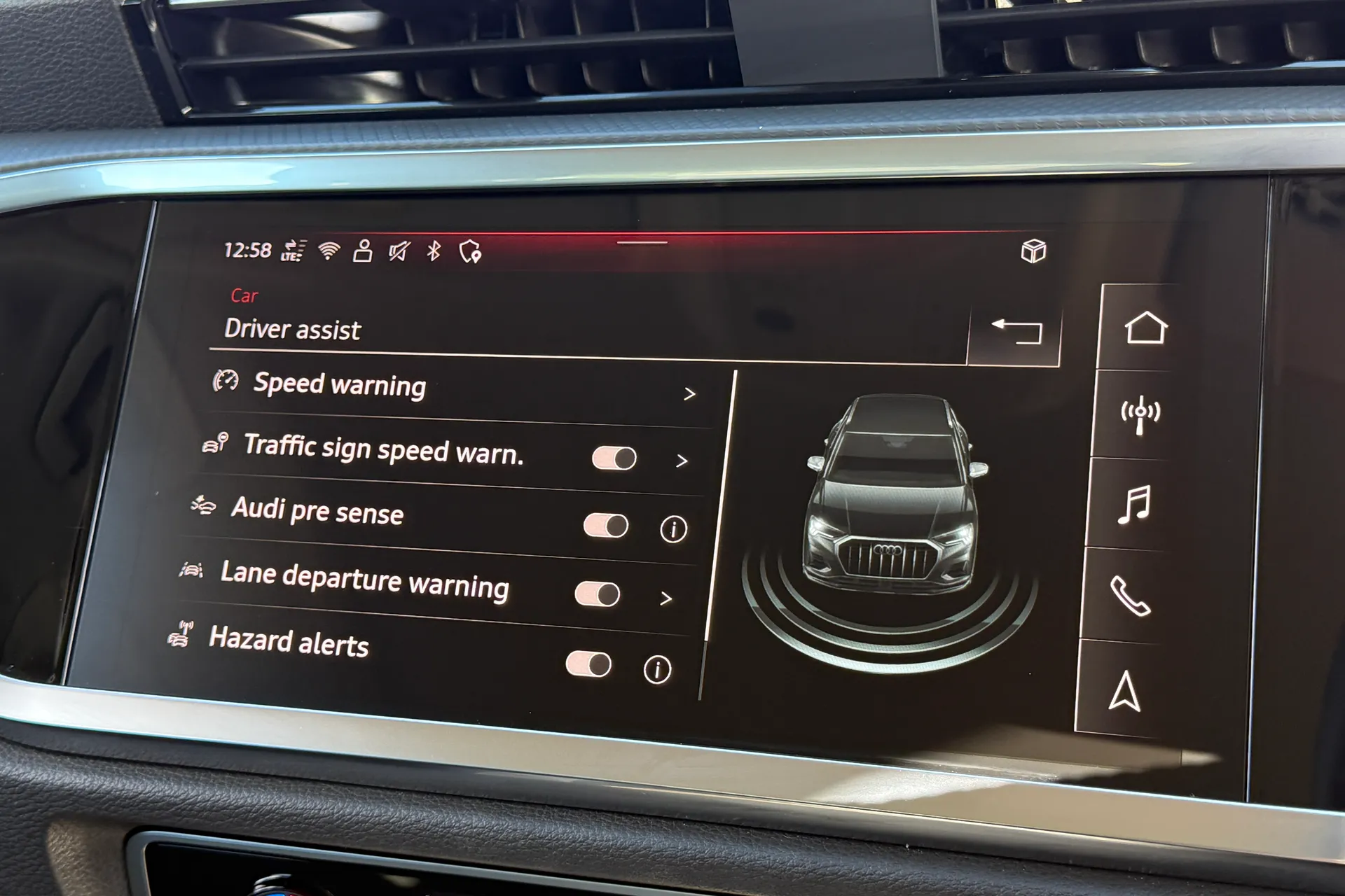 Audi Q3 thumbnail image number 12