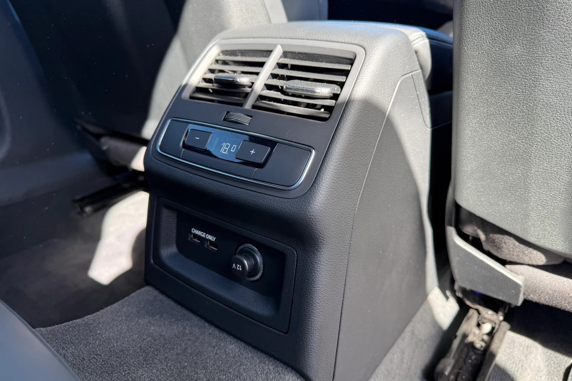 Audi A4 thumbnail image number 48