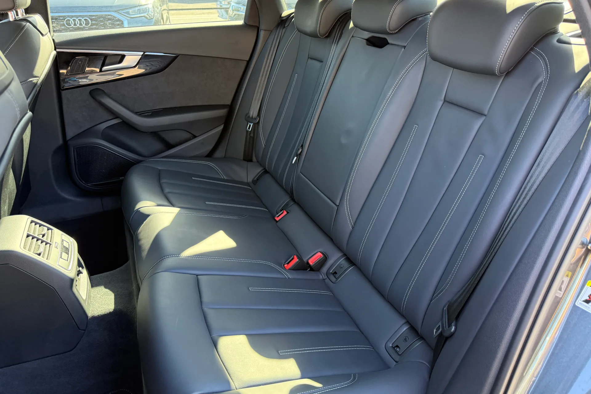 Audi A4 thumbnail image number 43