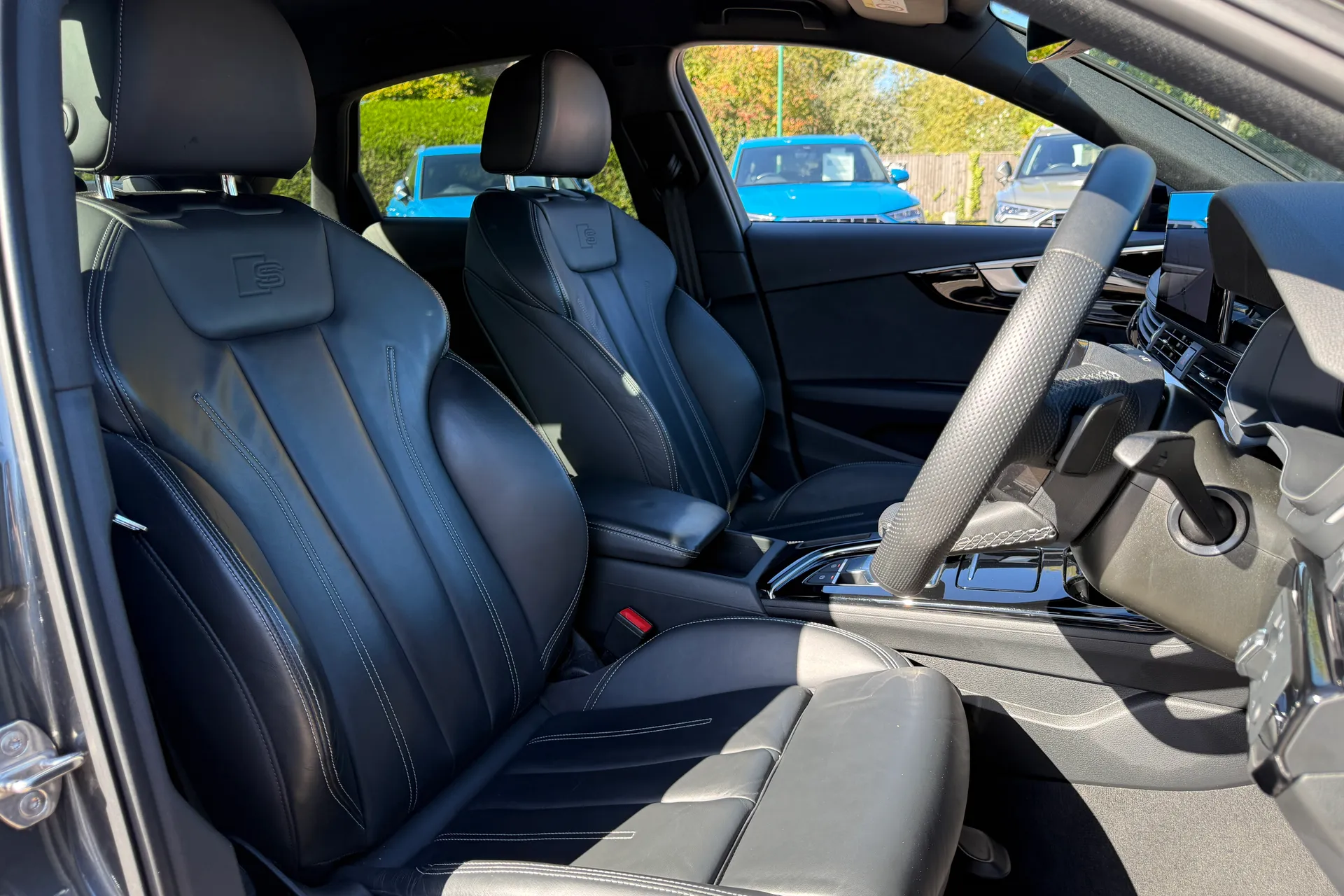 Audi A4 thumbnail image number 28