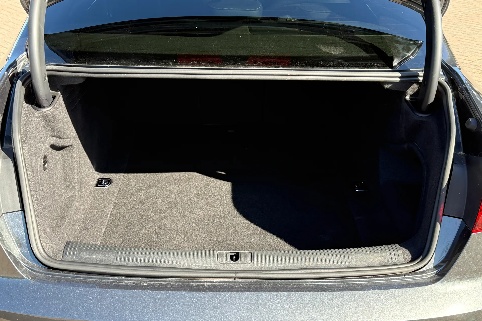 Audi A4 thumbnail image number 35