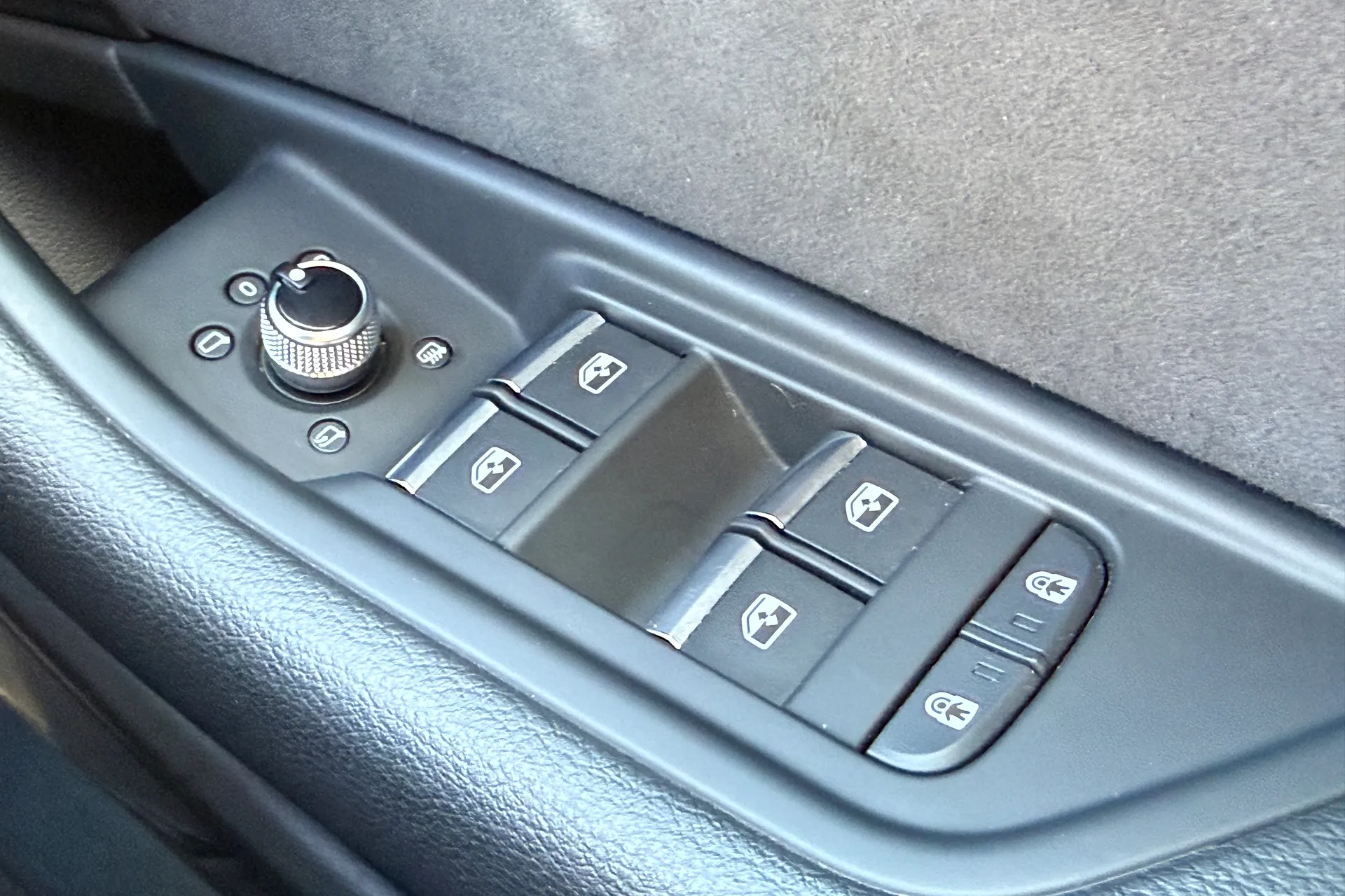 Audi A4 thumbnail image number 20