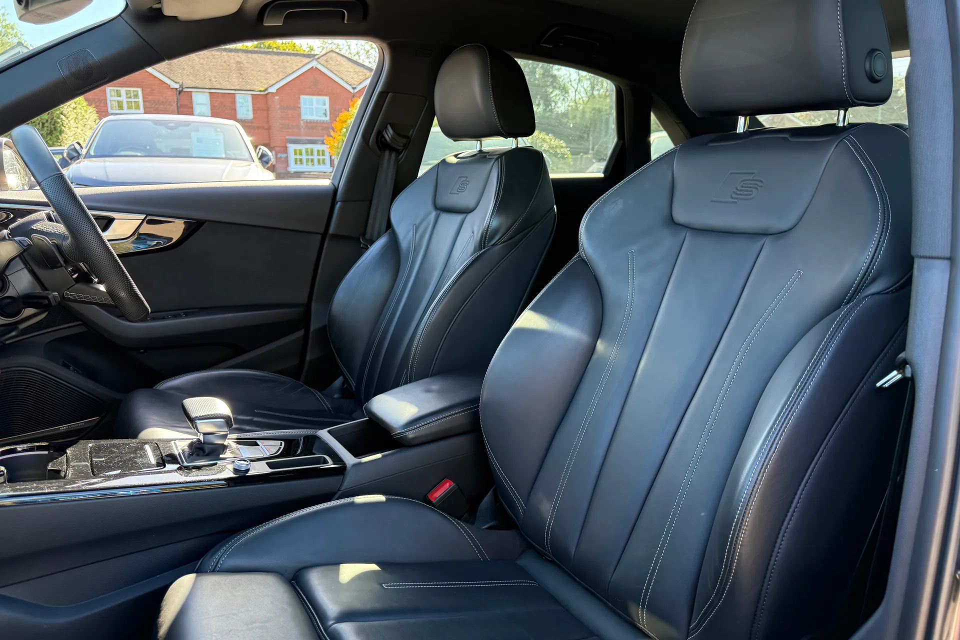 Audi A4 thumbnail image number 31