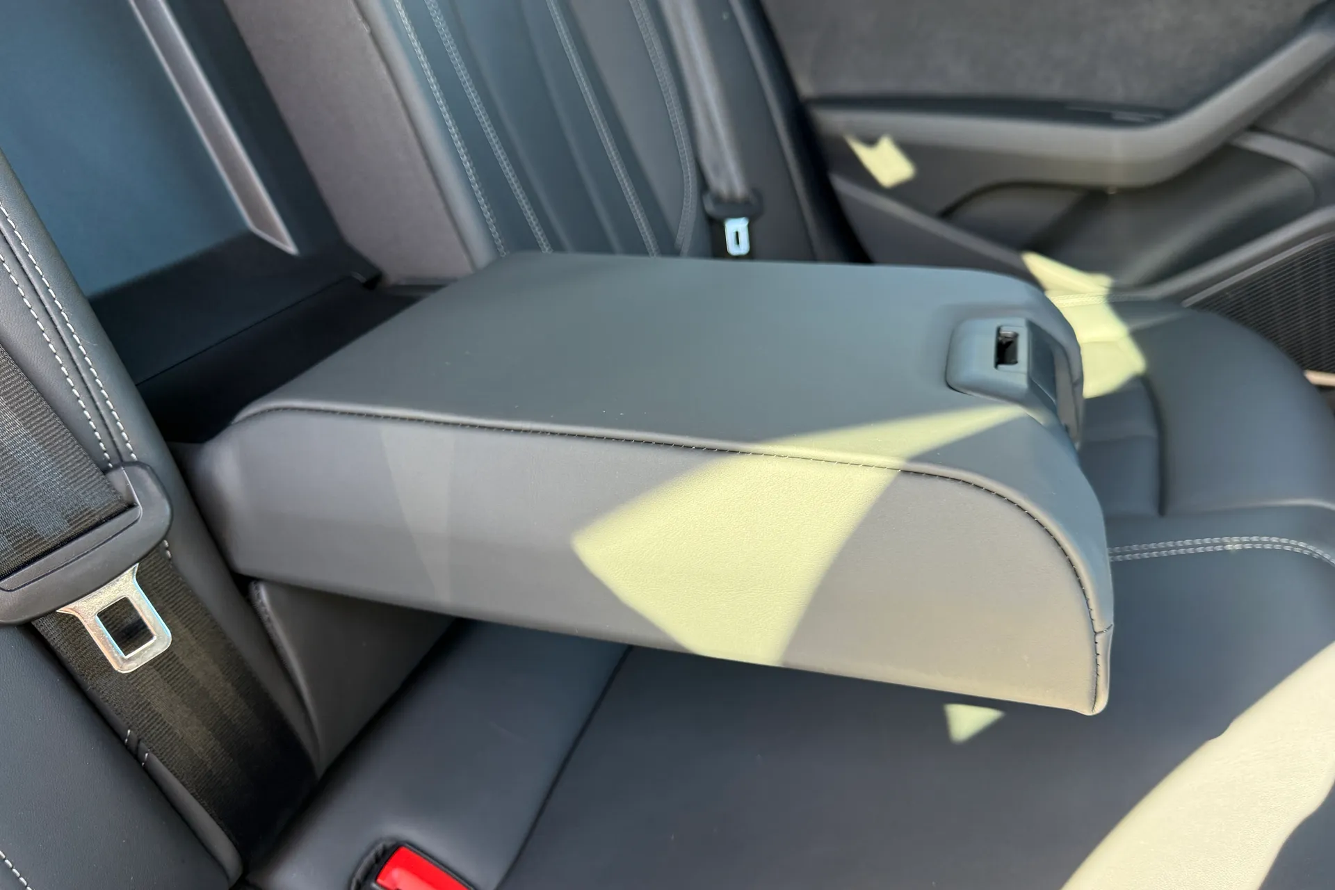 Audi A4 thumbnail image number 46