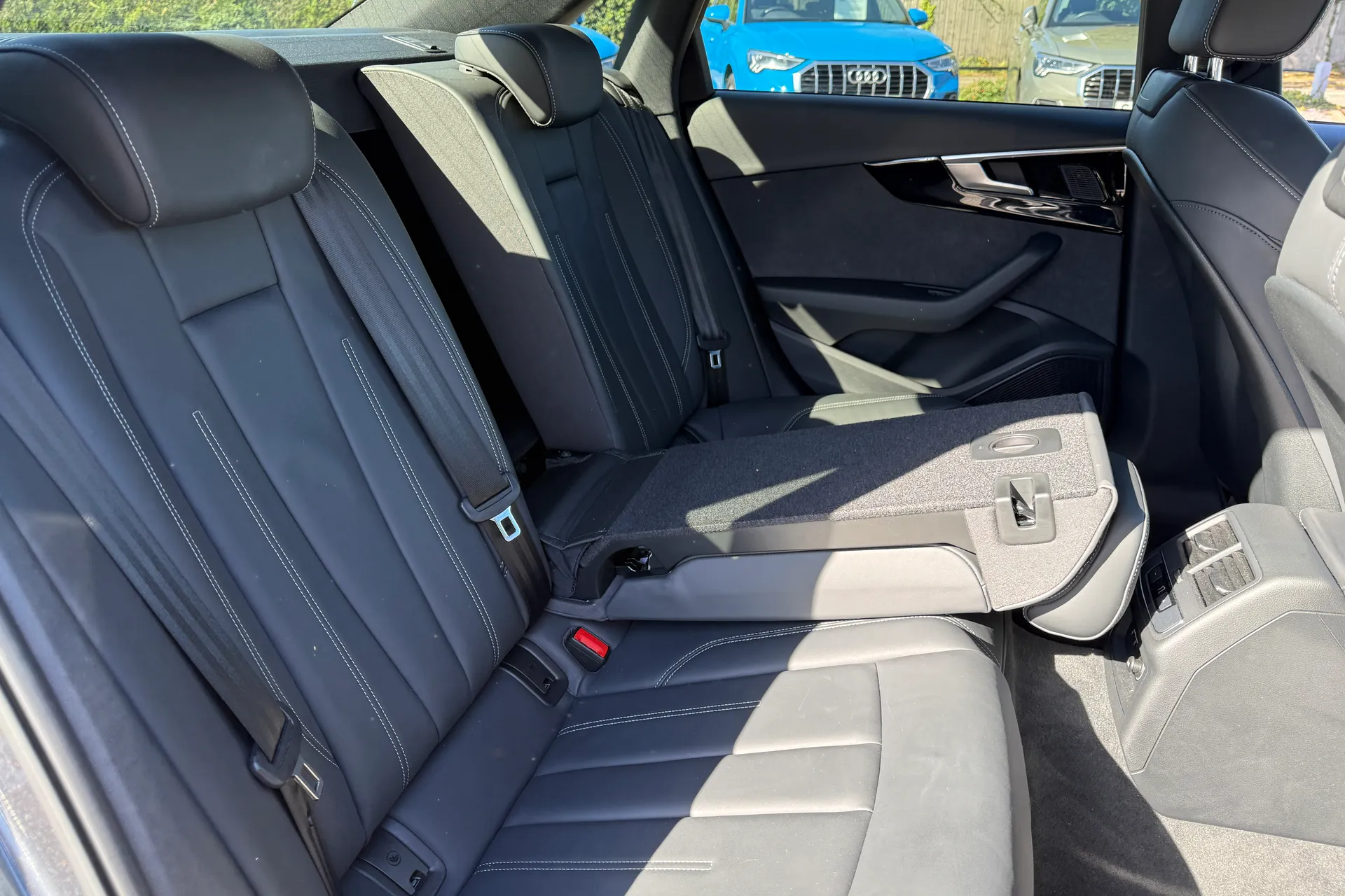 Audi A4 thumbnail image number 47