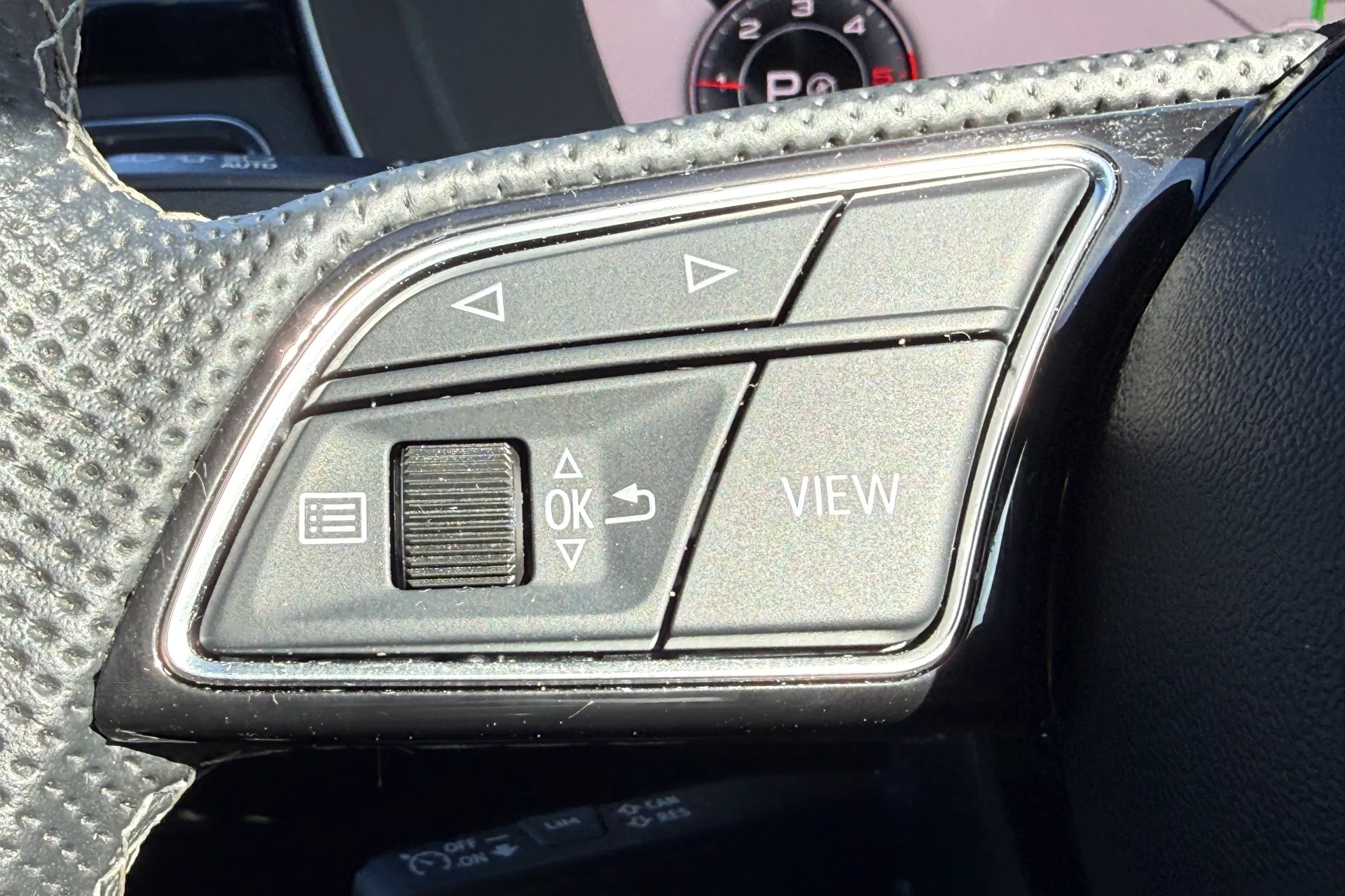 Audi A4 thumbnail image number 22