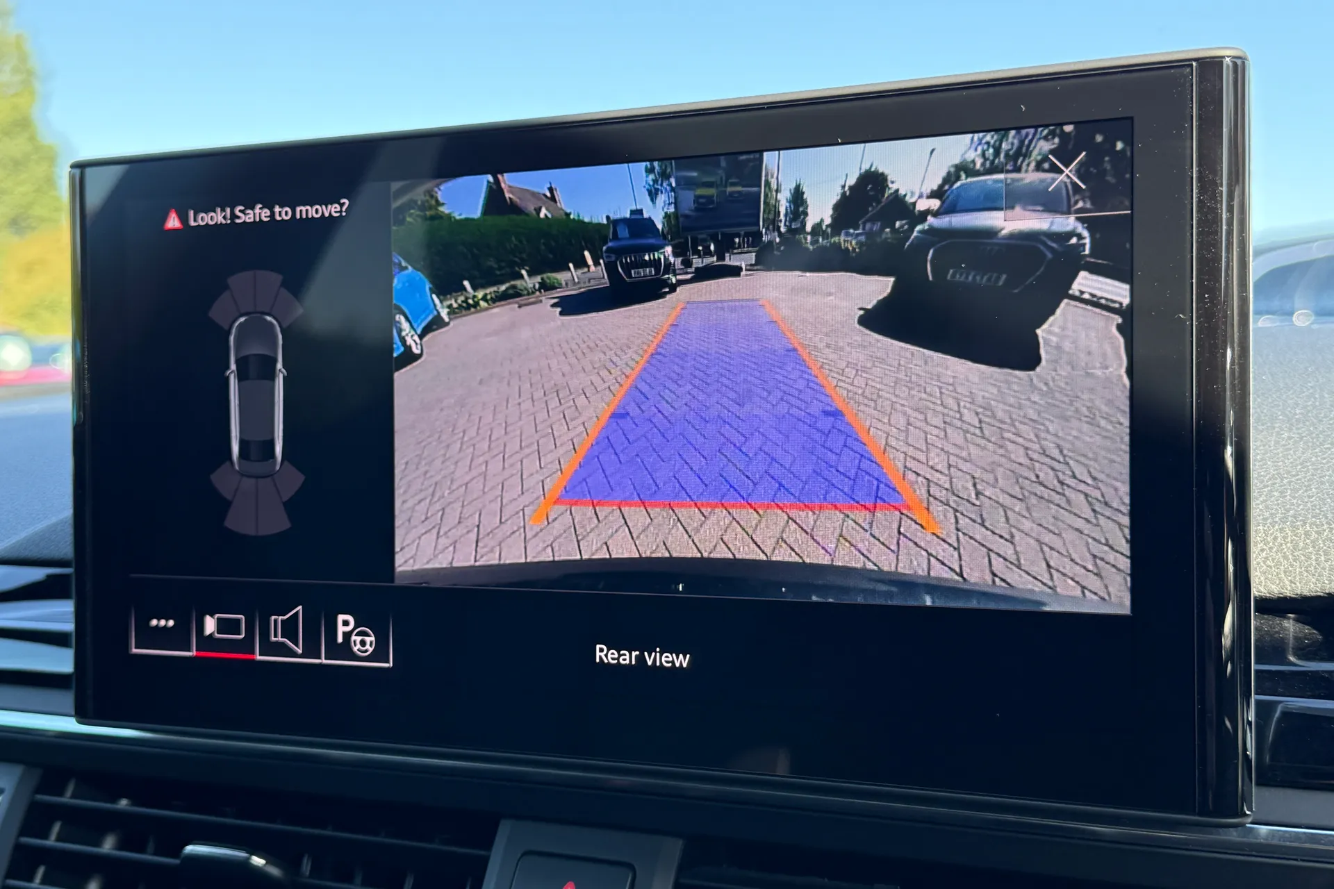 Audi A4 thumbnail image number 4