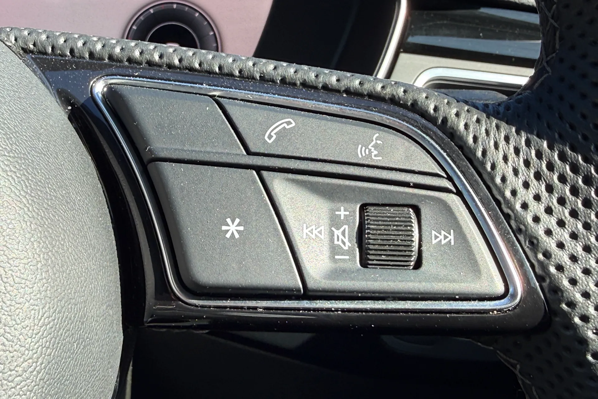 Audi A4 thumbnail image number 23