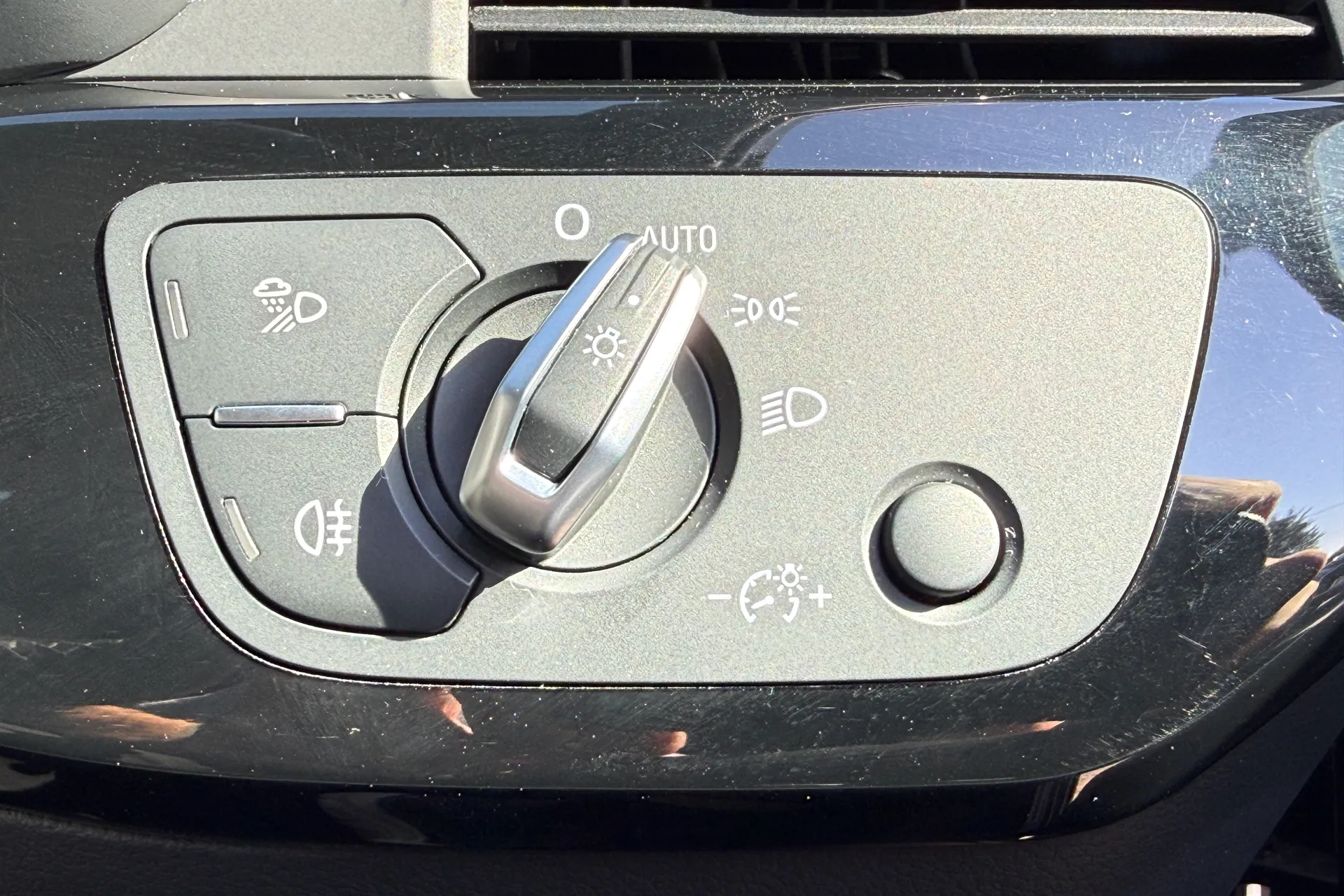 Audi A4 thumbnail image number 24