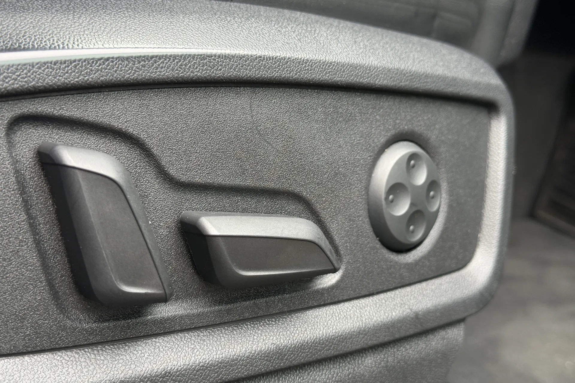 Audi Q5 thumbnail image number 25